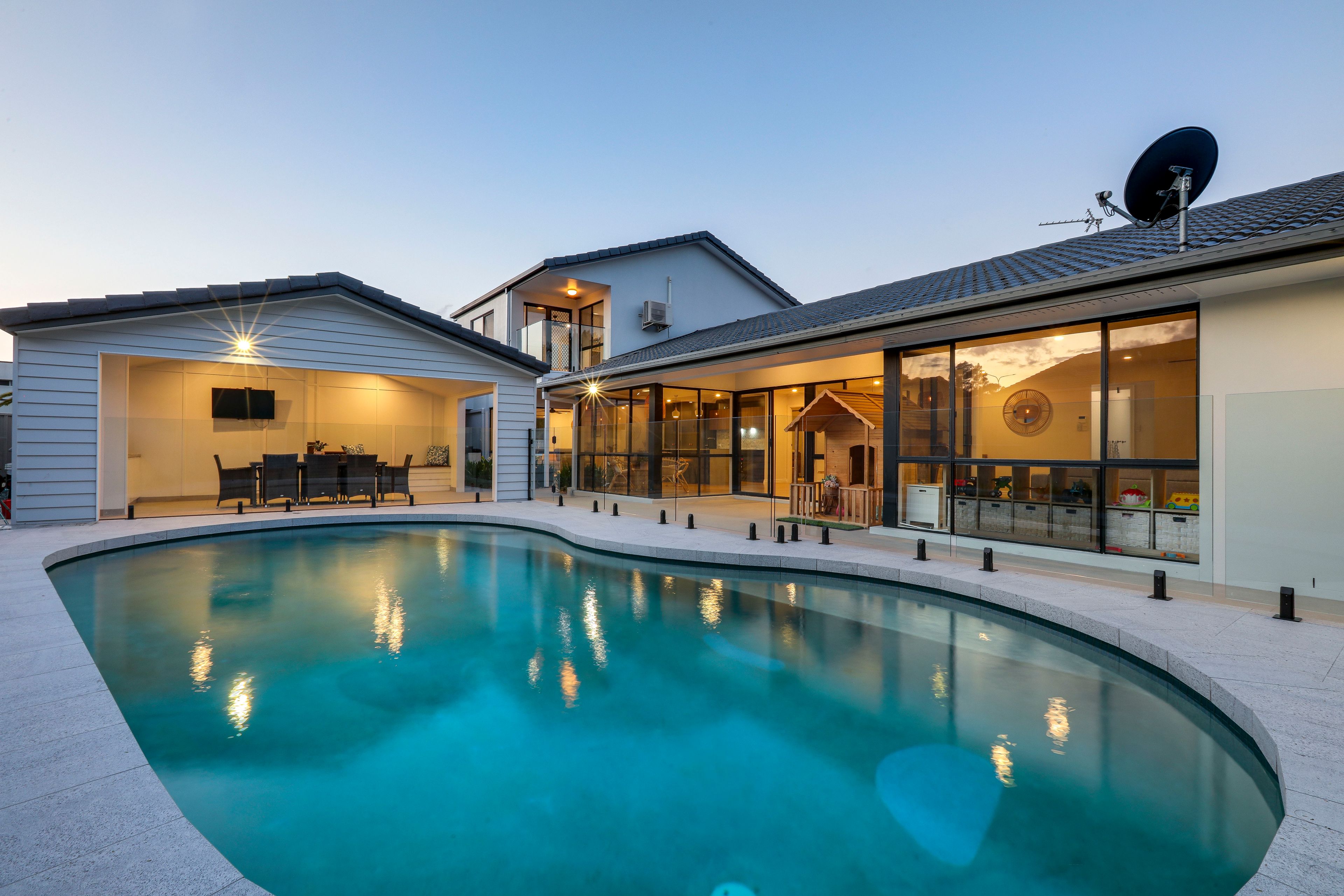 14 Karabella Court, Mermaid Waters QLD 4218