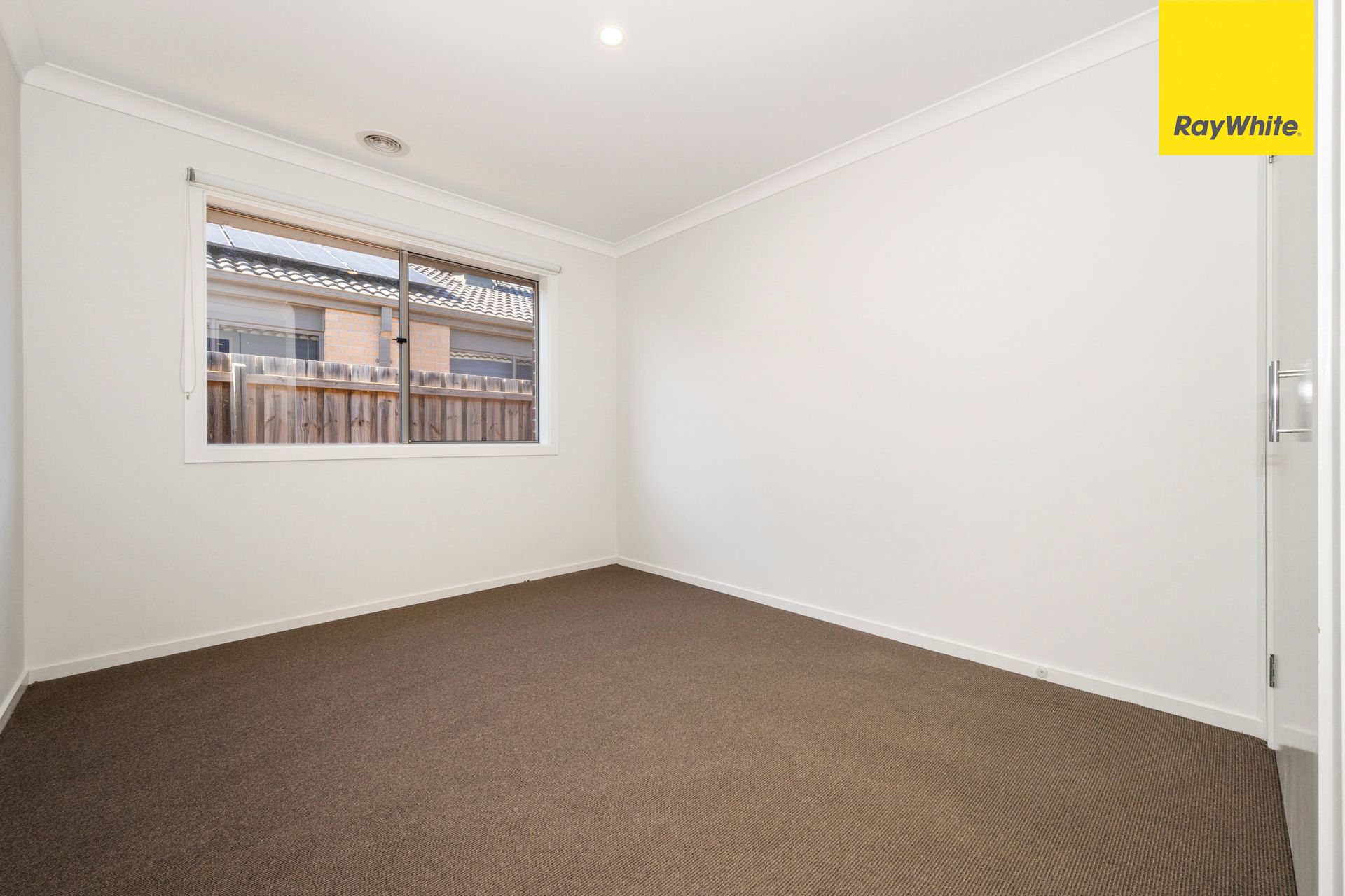 13 Leon Drive — photo 4 of 13