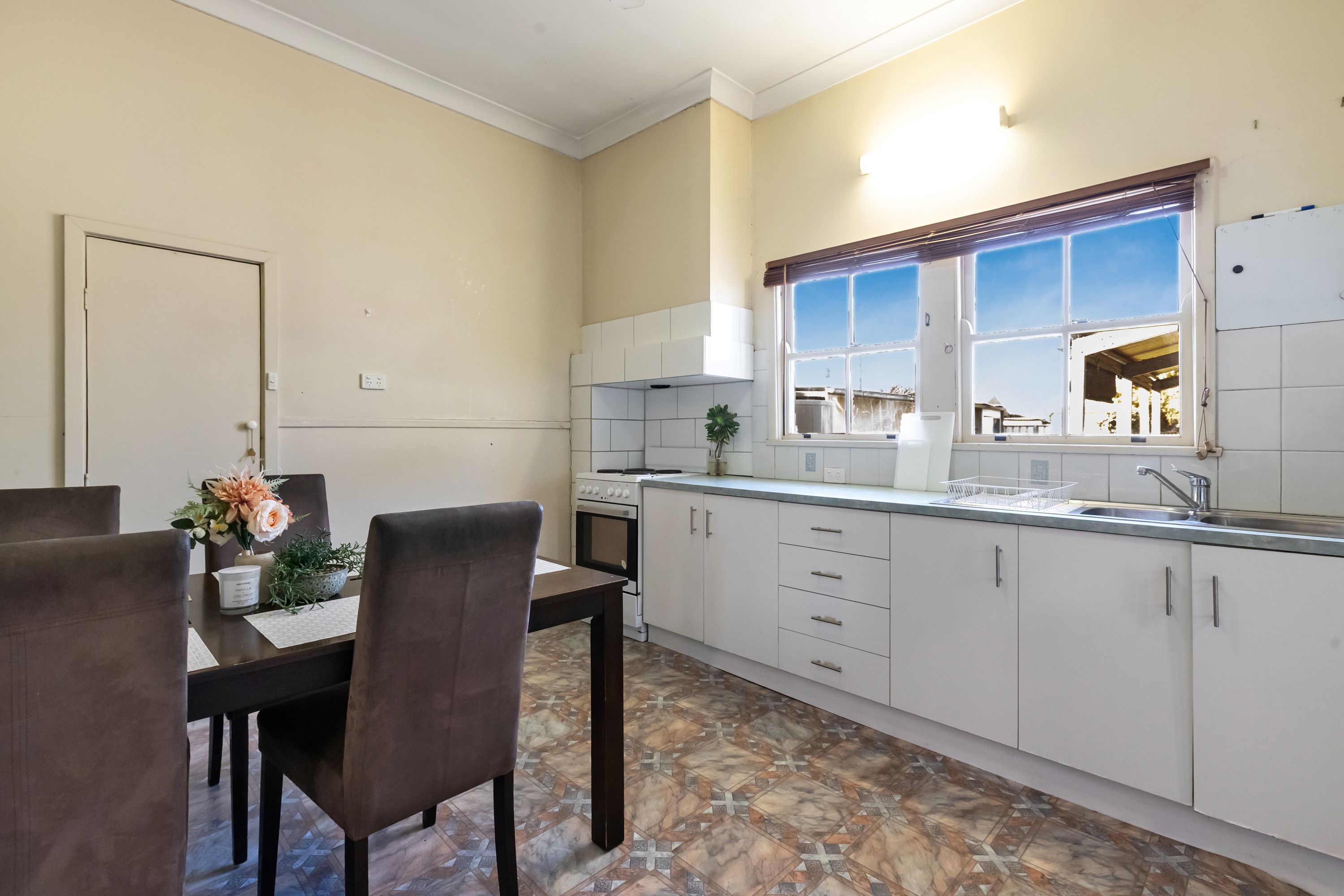 2 Hunter Street — photo 5 of 12