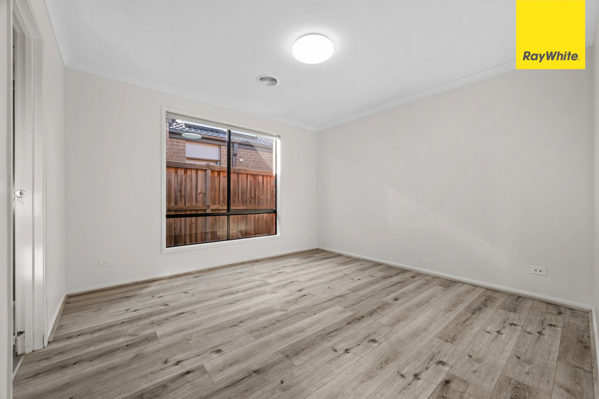 15 Tetbury Avenue — photo 3 of 16