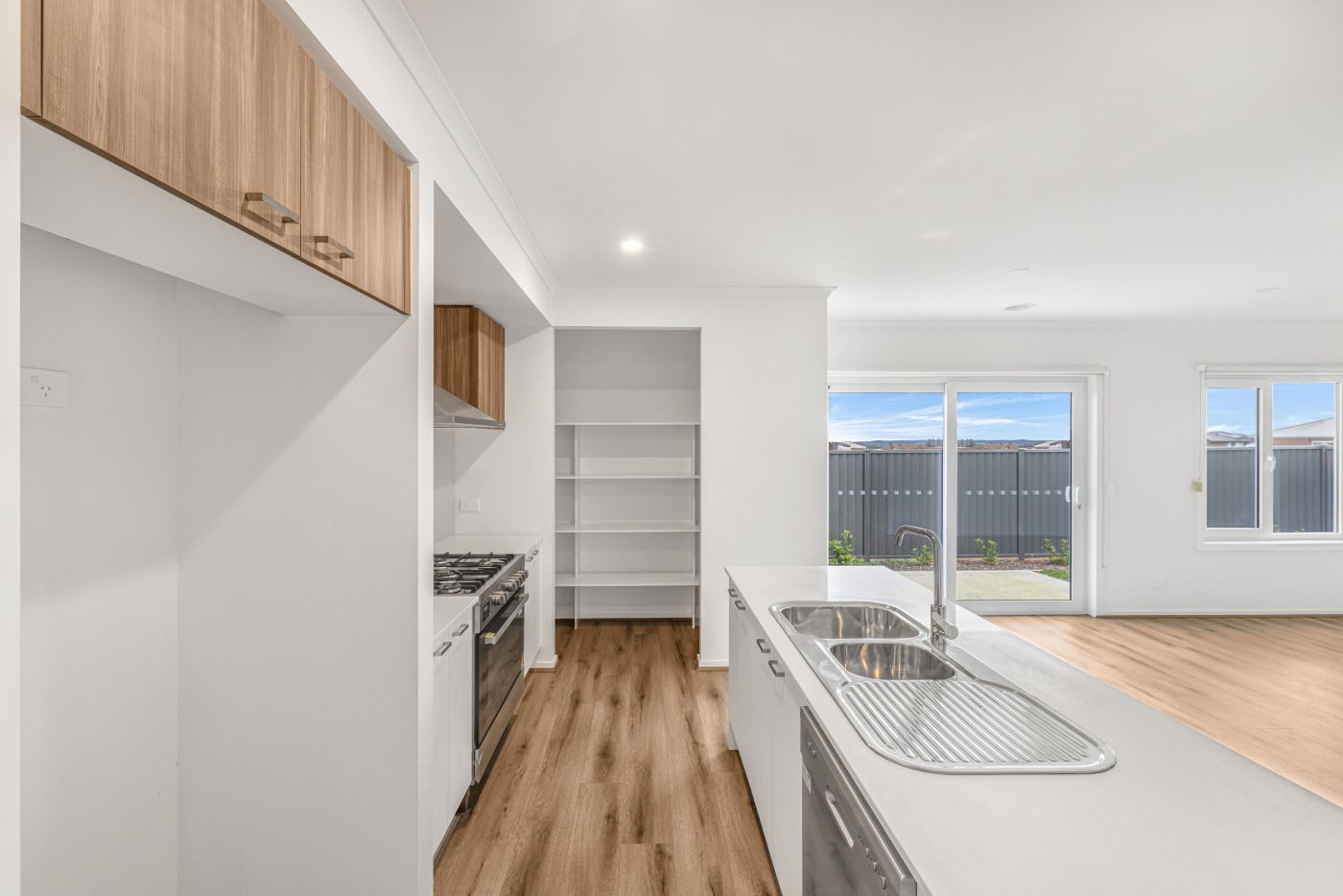 37 Hutchinson Drive — photo 4 of 8