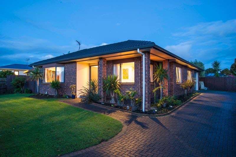 15 Pitt Avenue, Clendon Park, Manukau City 2103