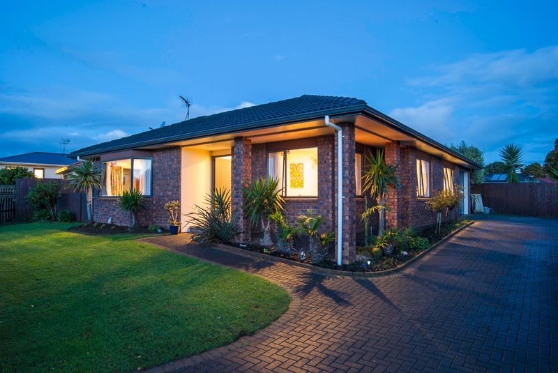 15 Pitt Avenue, Clendon Park, Manukau City