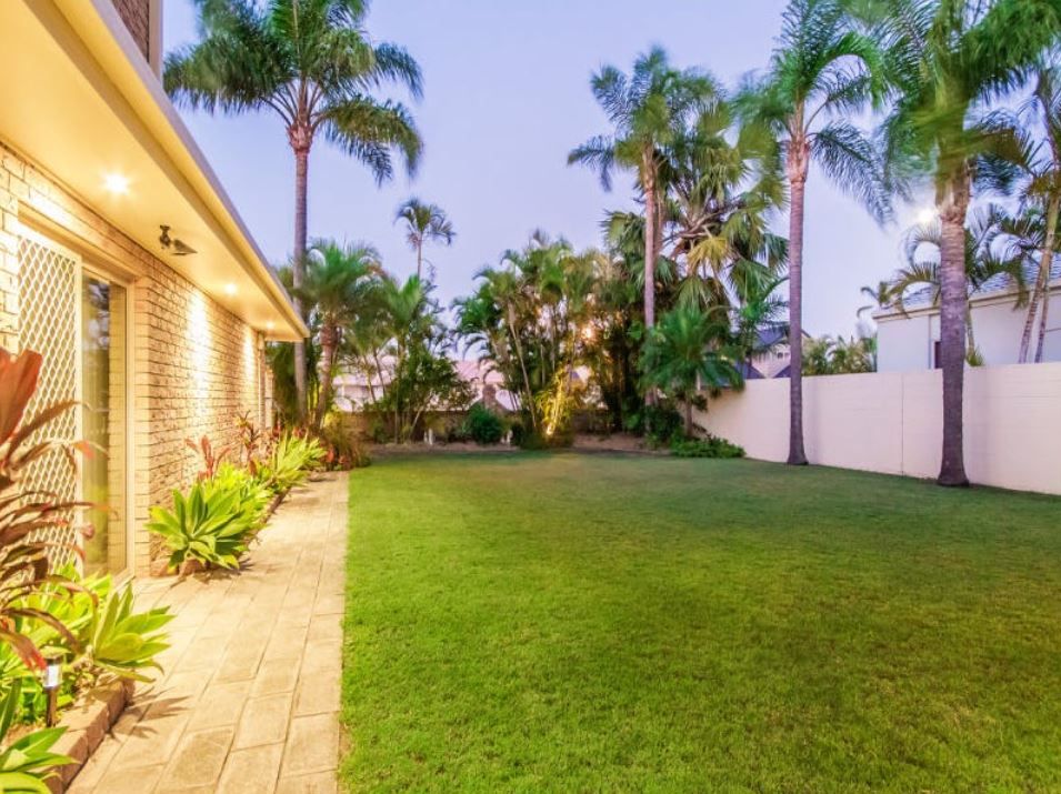 6 Salamander Court, Mermaid Waters, QLD 4218