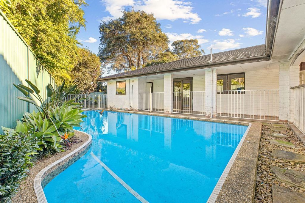 4 Poinsettia Avenue, North Rocks, NSW 2151