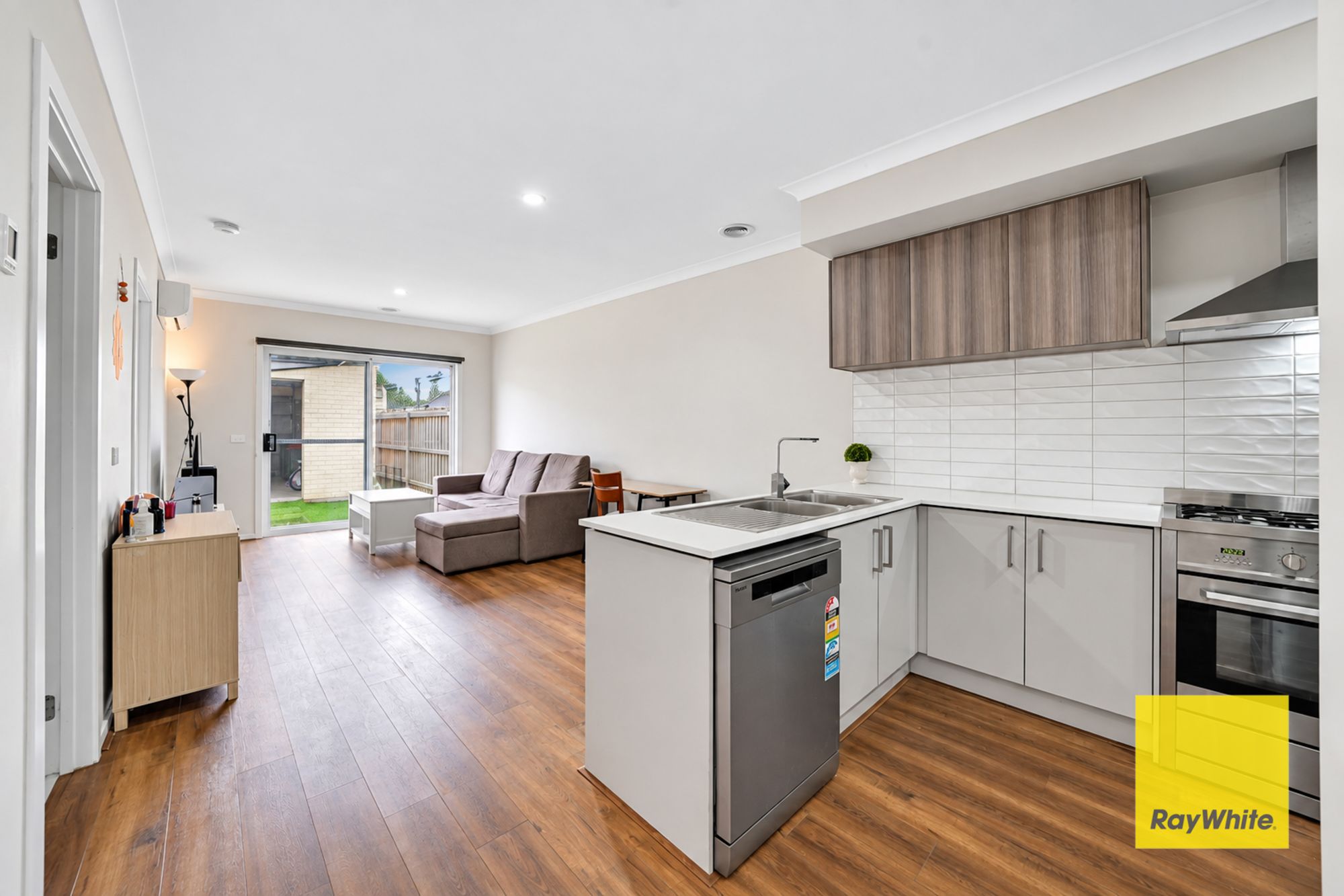 12 Cockerell Street — photo 7 of 16