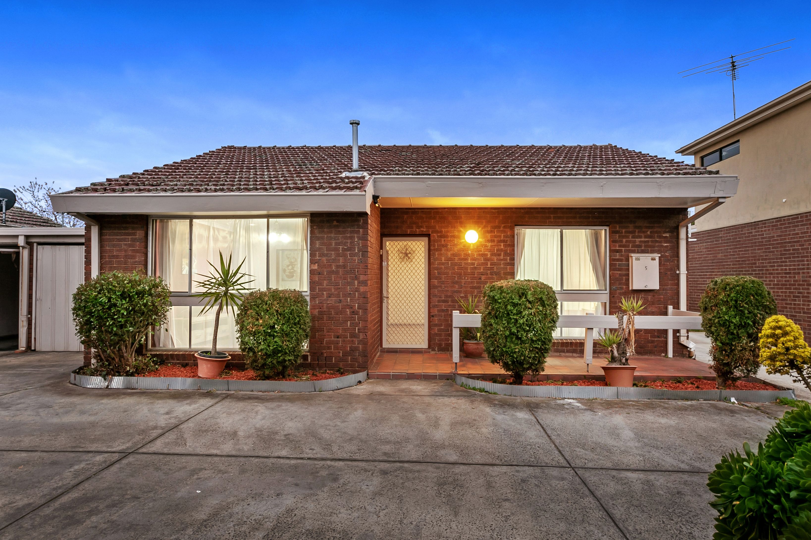 20-22 Rathcown Road, Reservoir VIC 3073