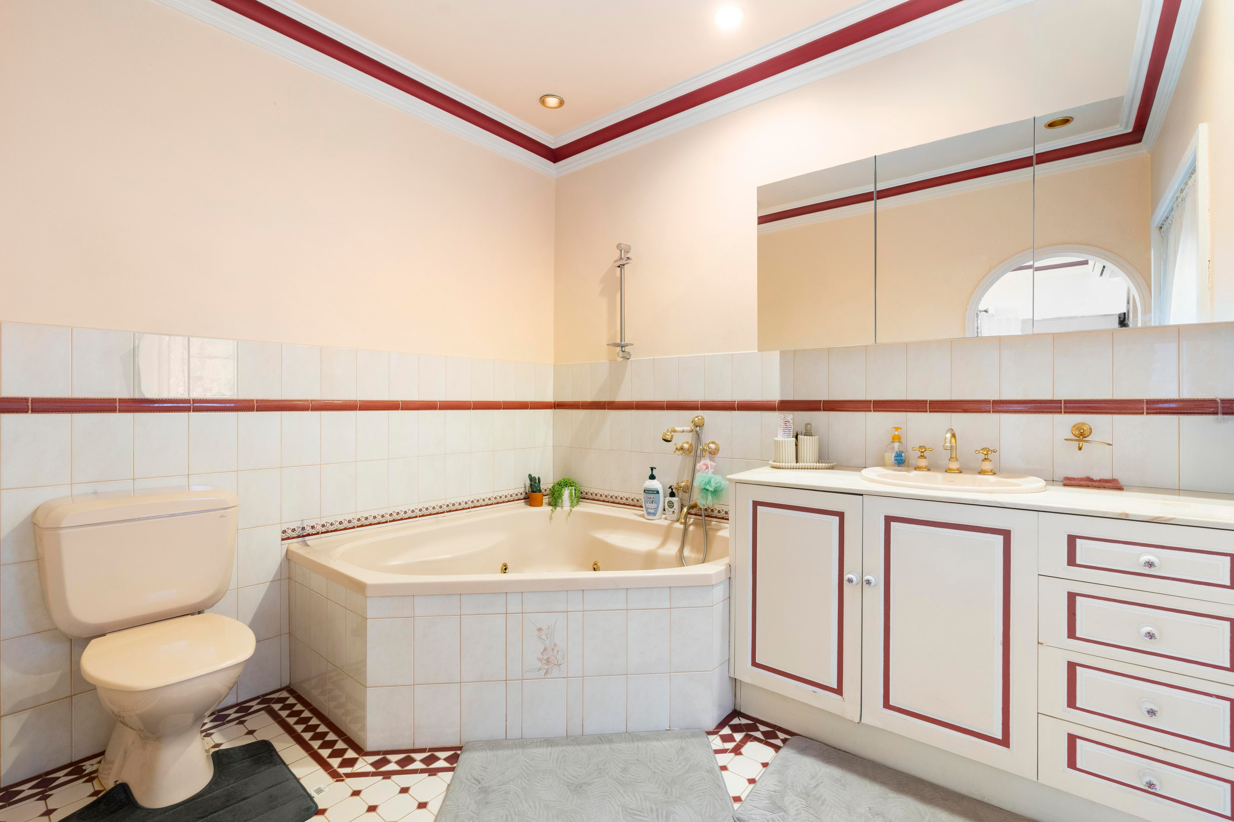 308 Waverley Road — photo 3 of 6
