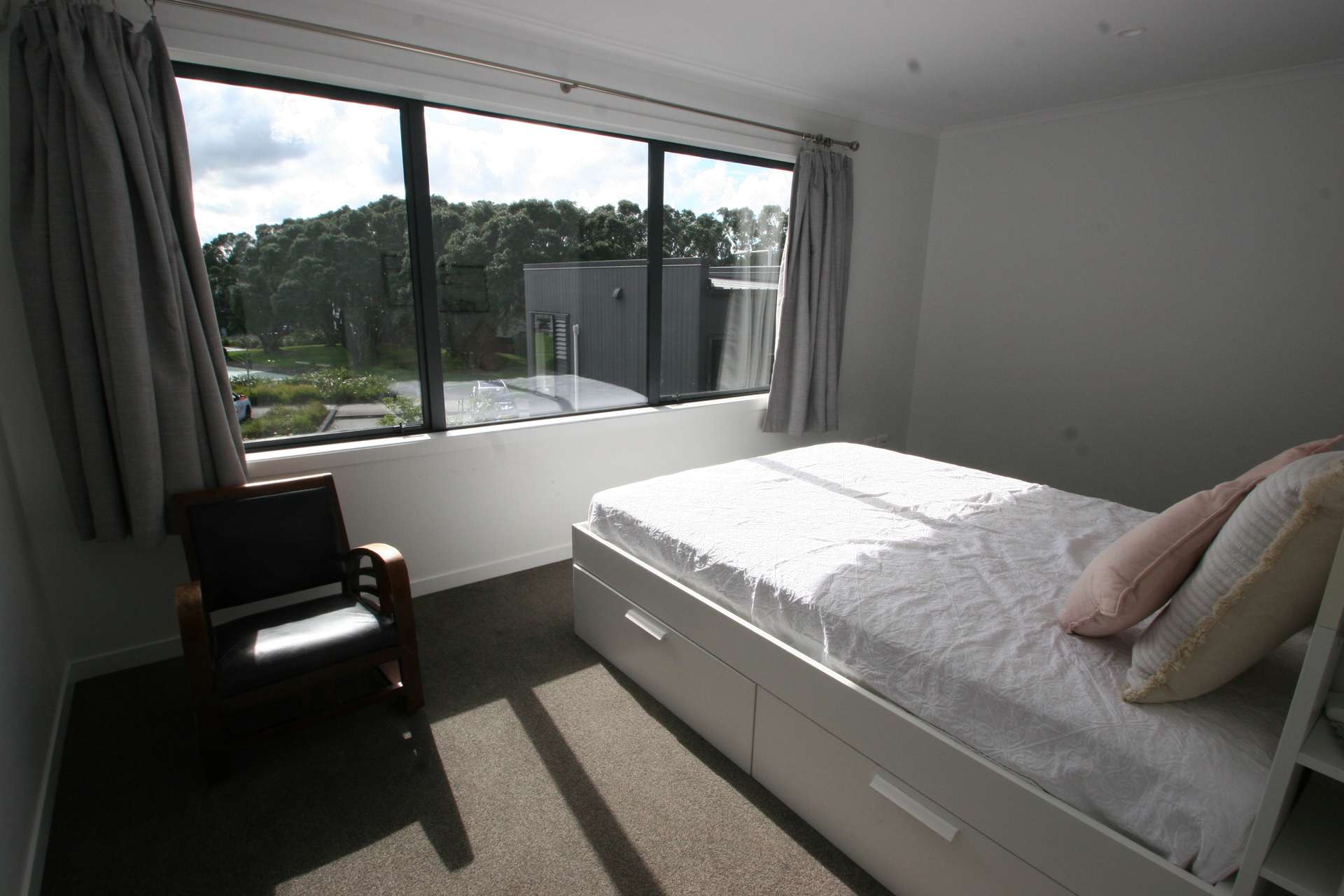 11 Hudson Bay Road photo 5