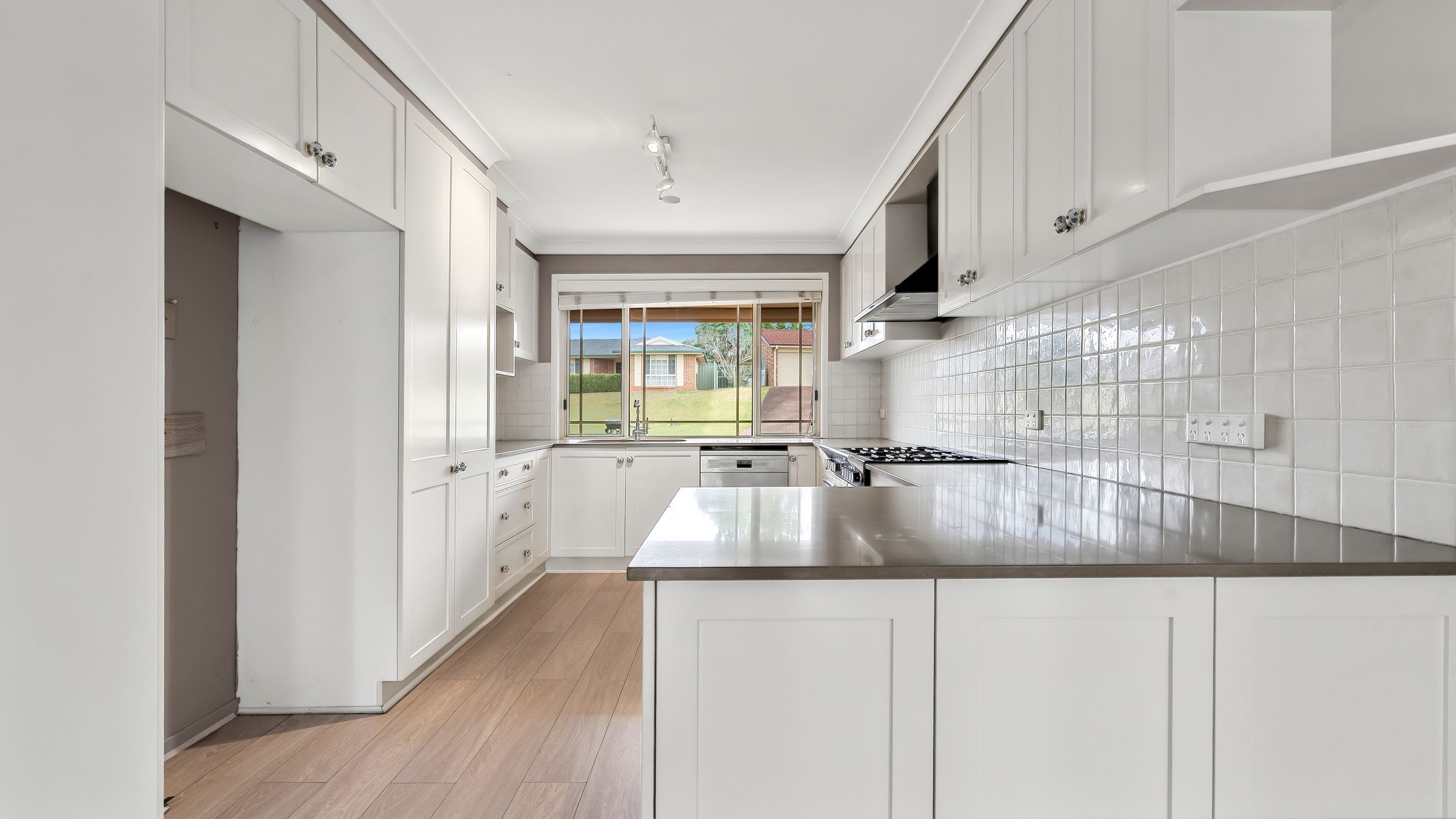56 Arthur Phillip Drive — photo 6 of 12