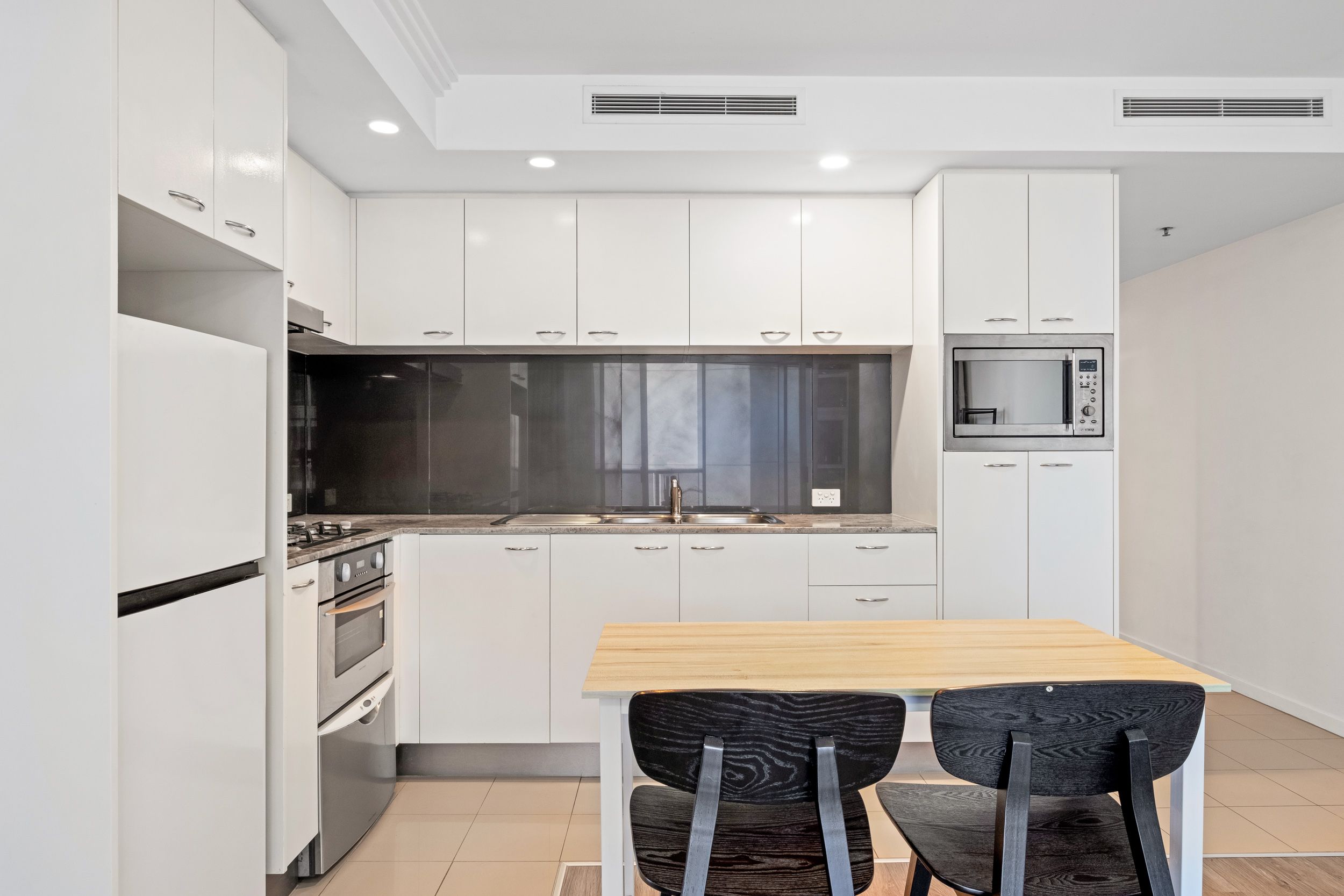 2106/70 Mary Street — photo 3 of 13