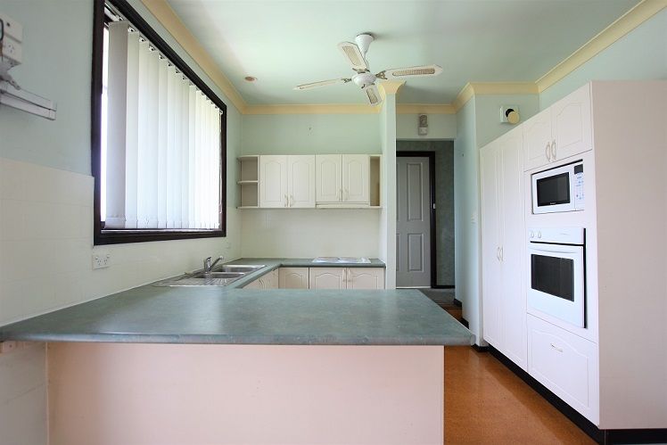 32 Owen Stanley Road, Glenfield, NSW 2167