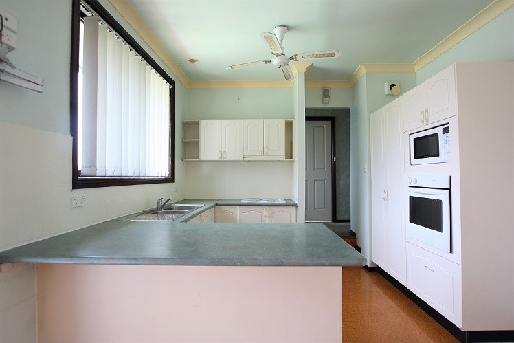 32 Owen Stanley Road, Glenfield, NSW 2167