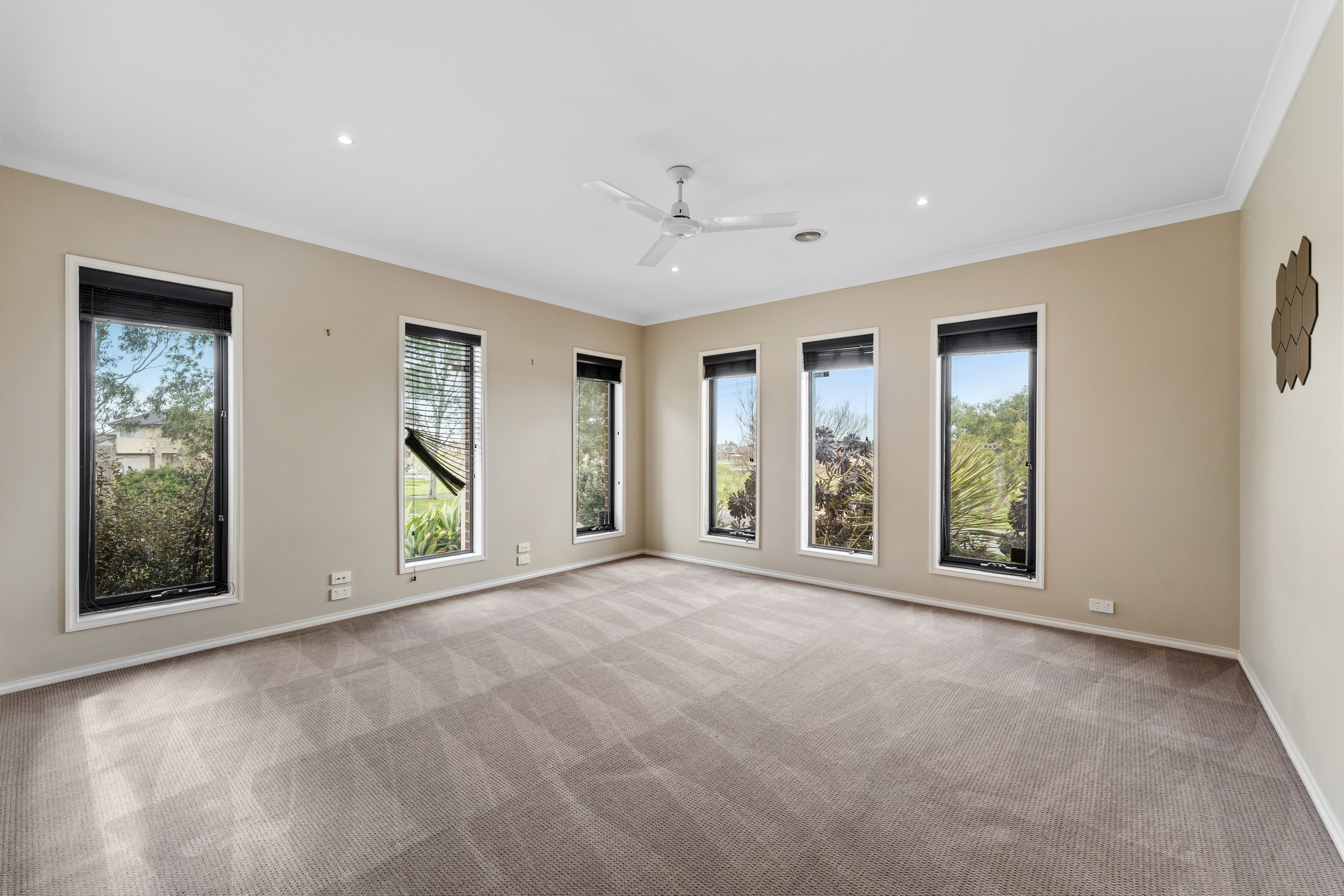 10 Persian Close, Epping, VIC 3076