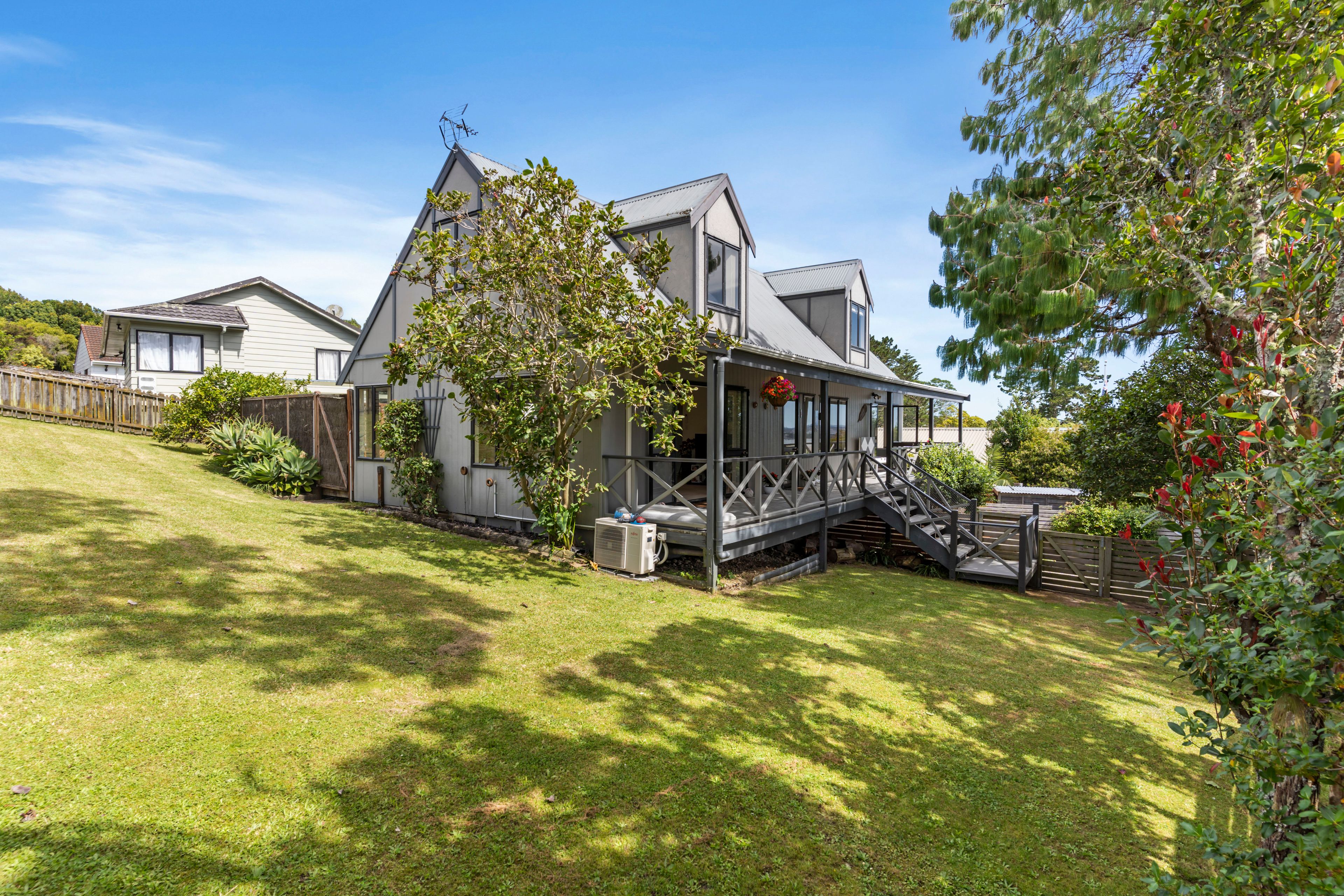 2 Thistledew Place, Bayview, North Shore City