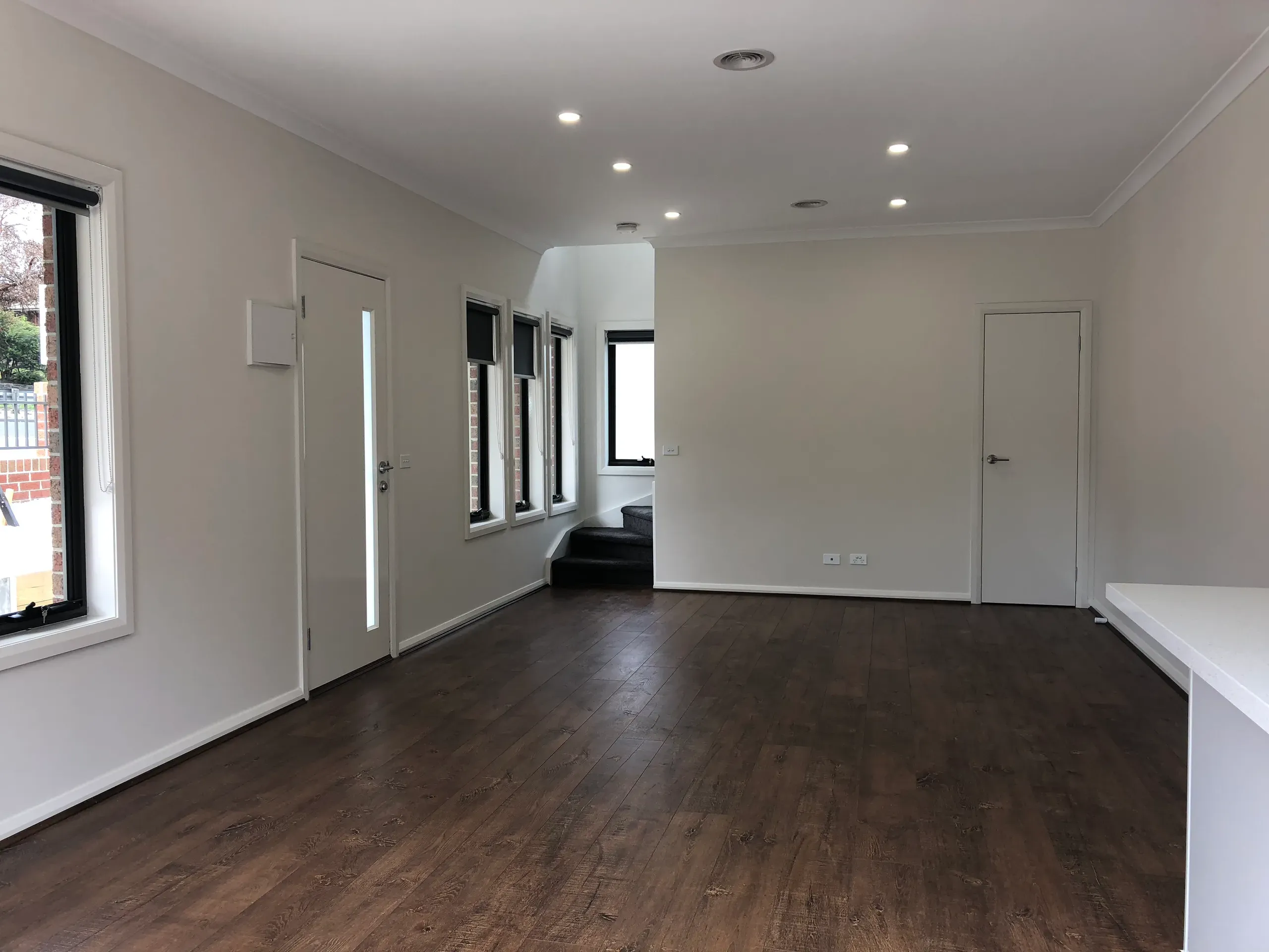 1/9 Dorrington Avenue — photo 5 of 5