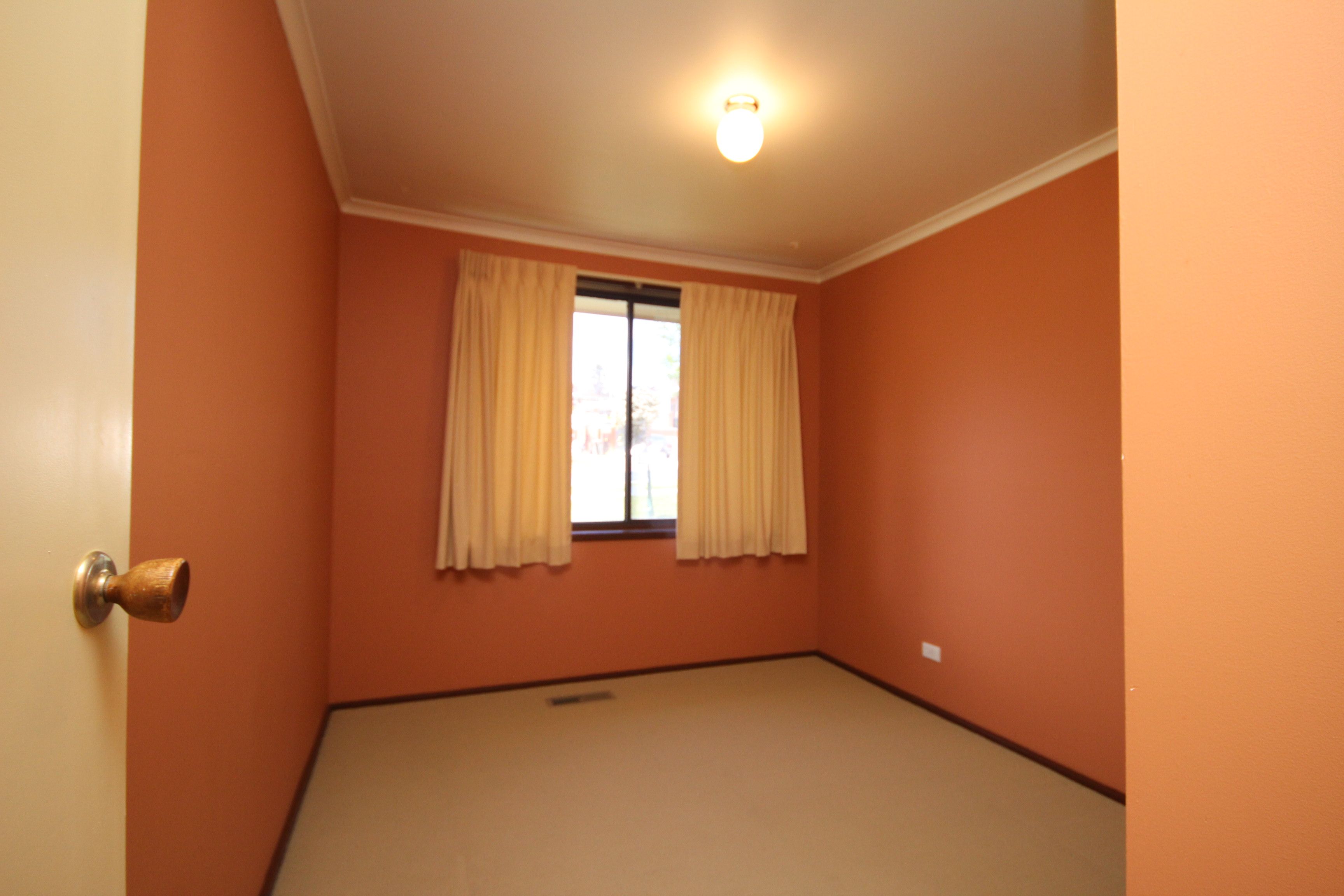 124A Chuculba Crescent — photo 9 of 15