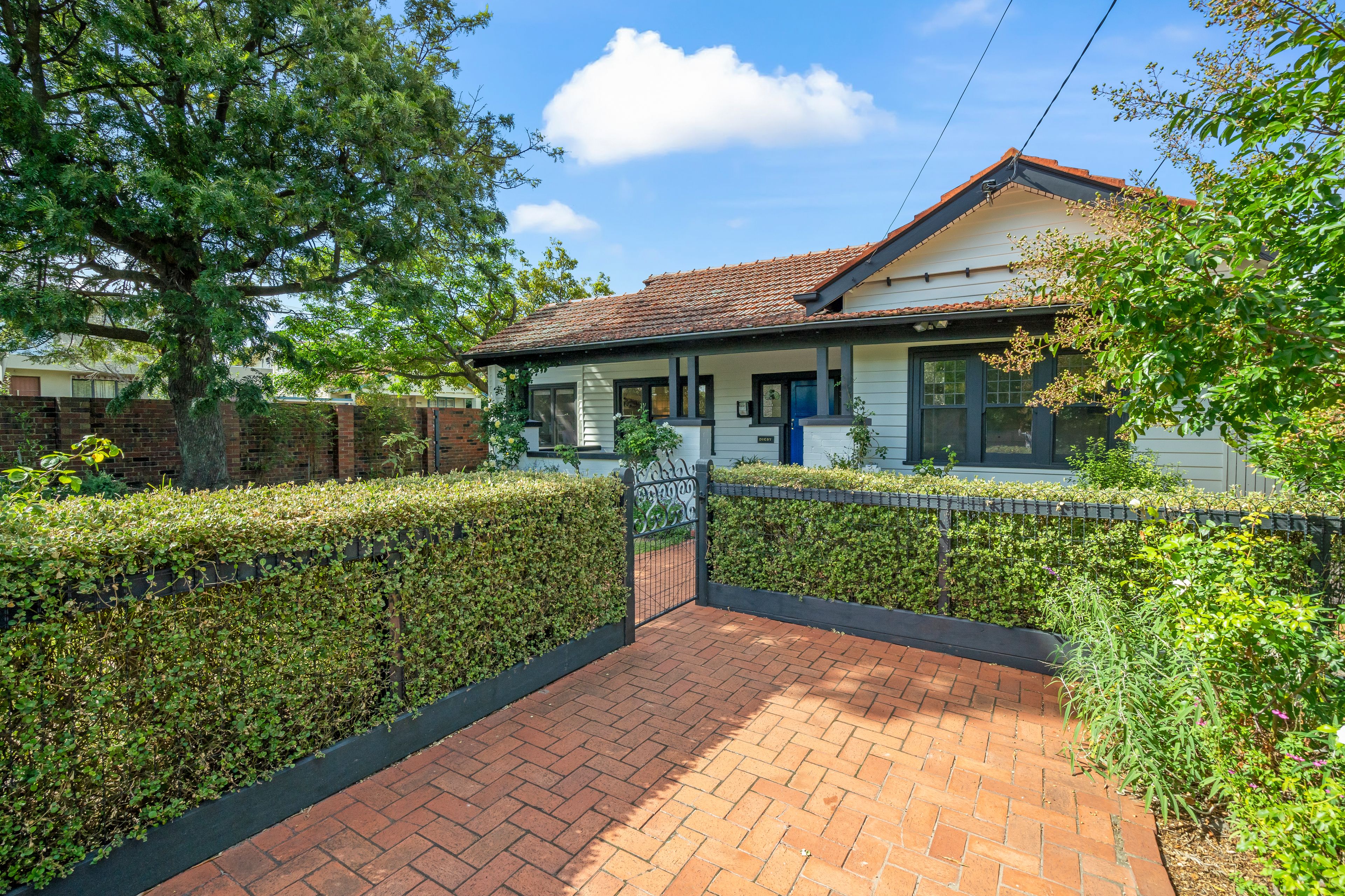 88 Linacre Road, Hampton, VIC 3188