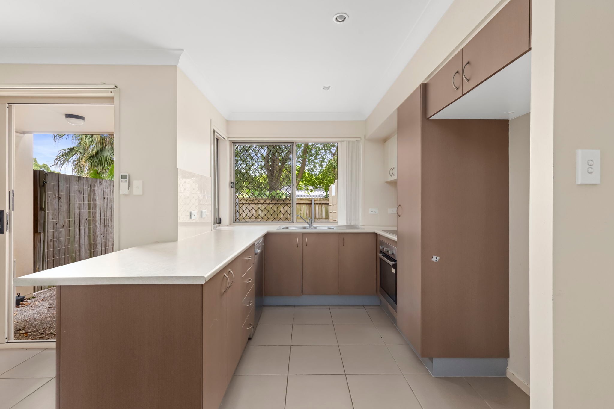 6/6 Canton Court, Manly West, QLD 4179