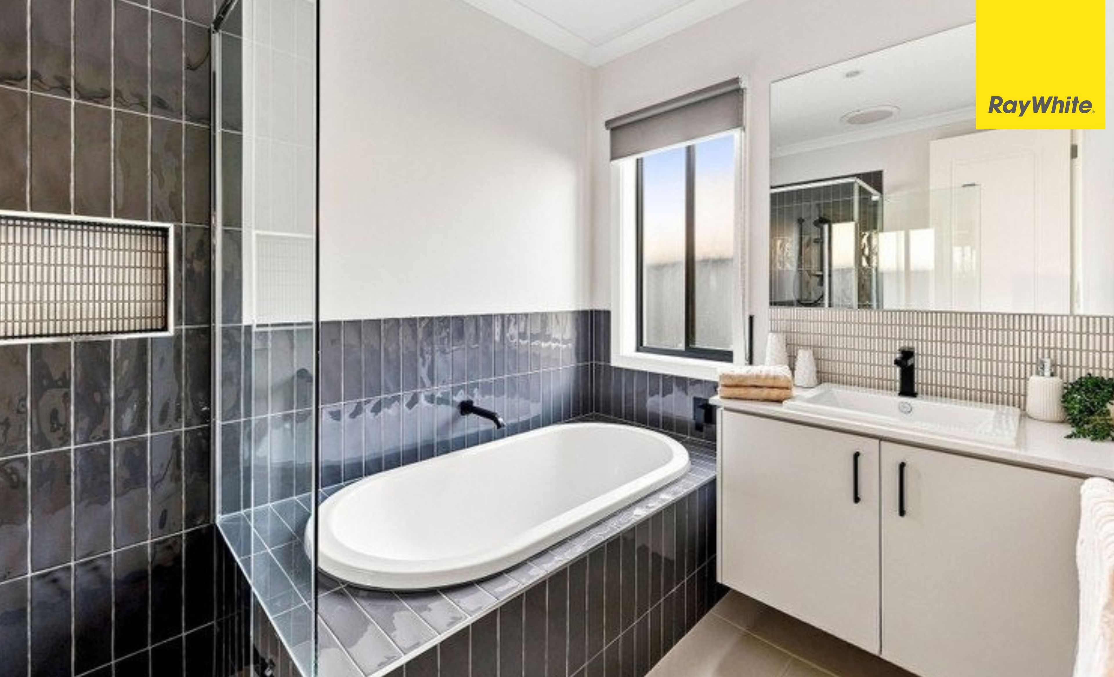 14 Pulteney Drive — photo 10 of 15