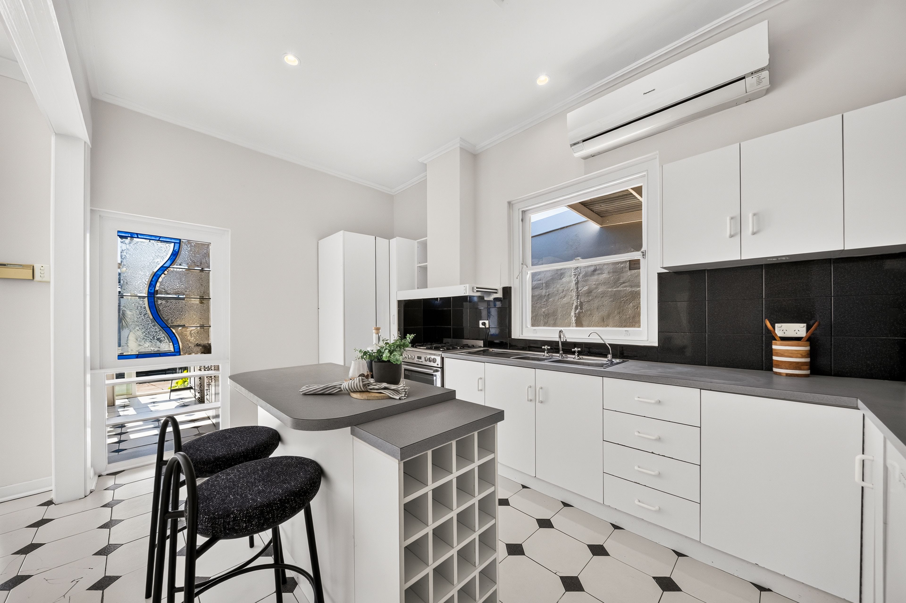 11 Glyde Street — photo 8 of 15