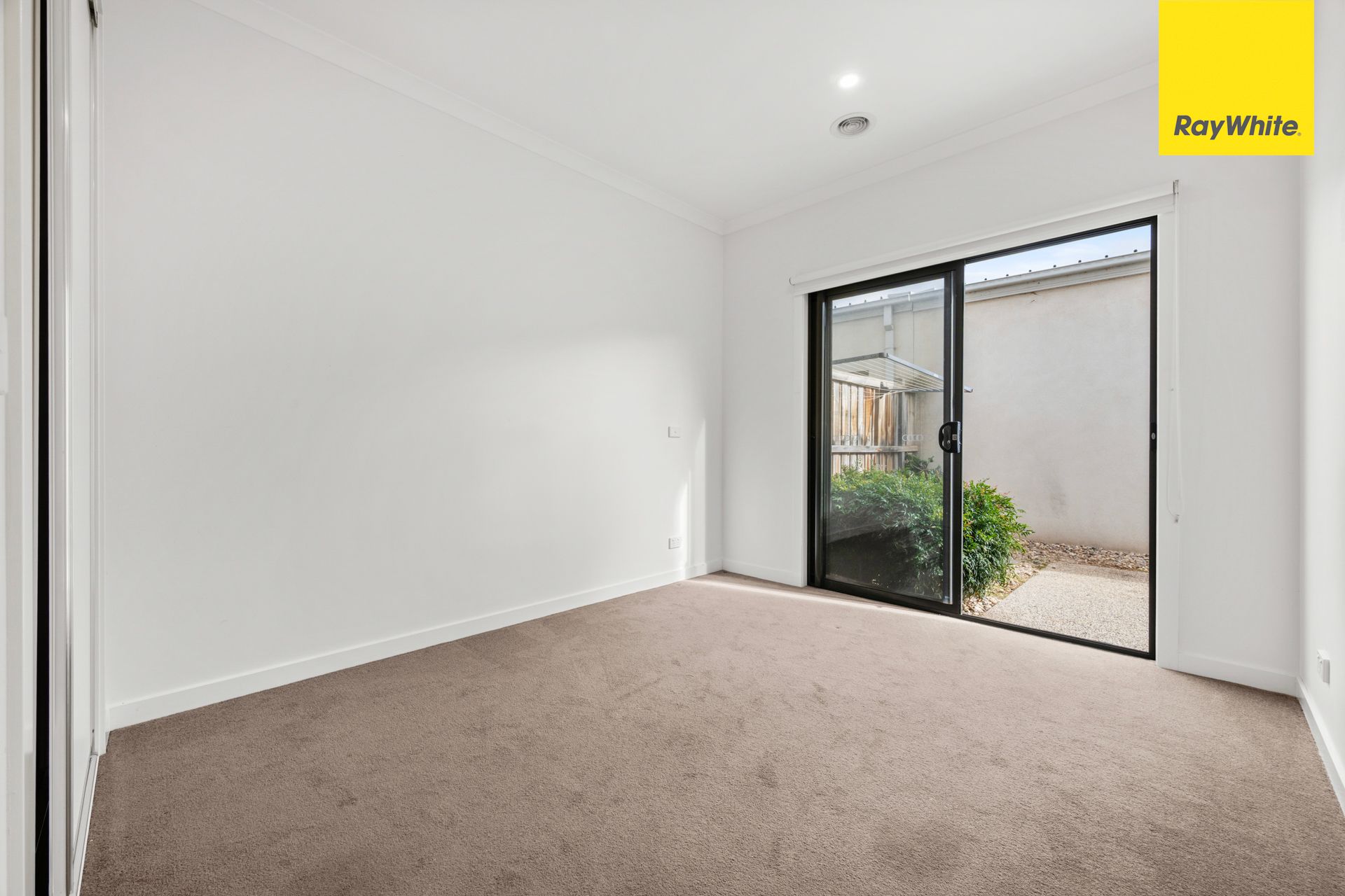 58 Fulham Crescent — photo 4 of 19