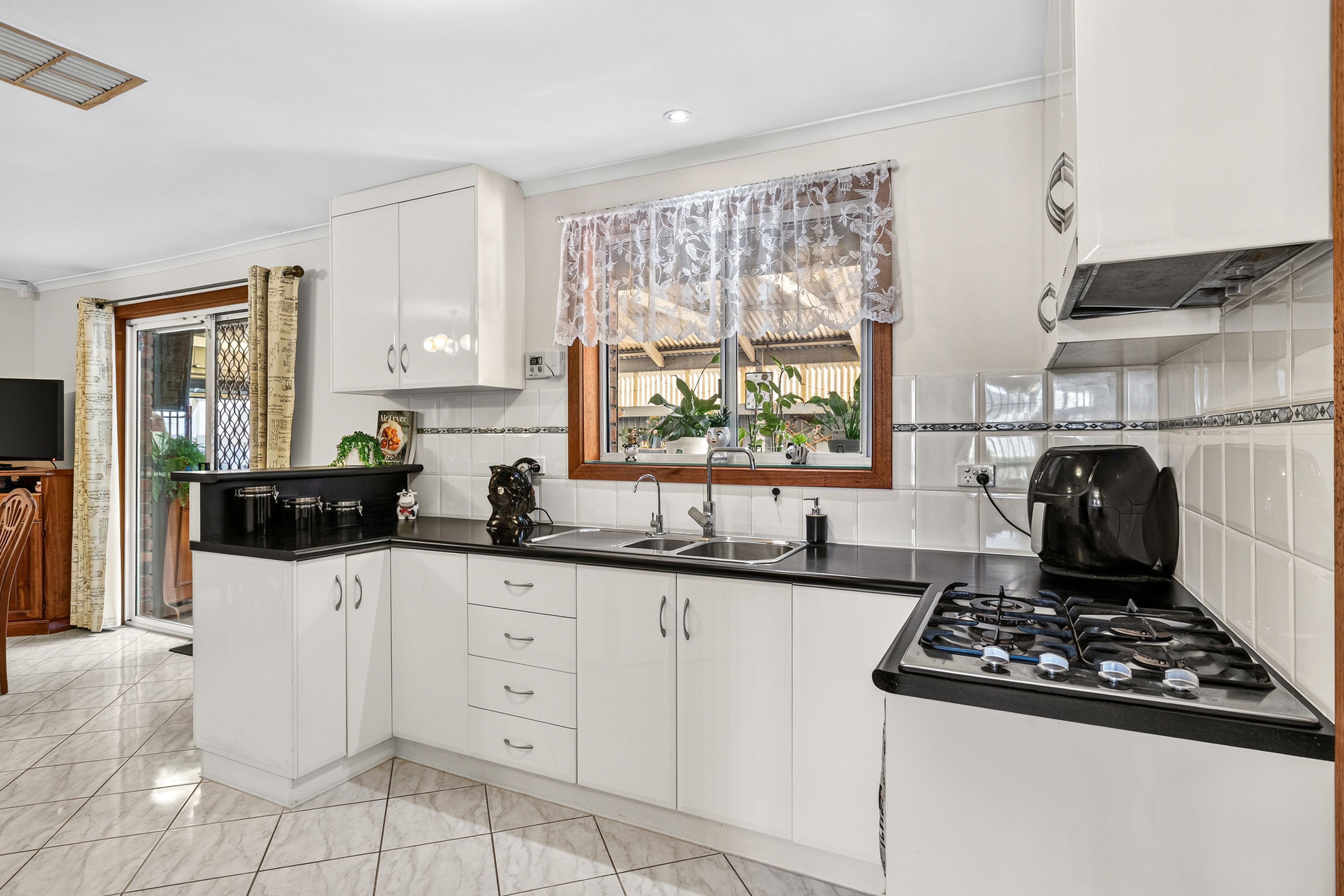 1 Melanie Court — photo 5 of 25