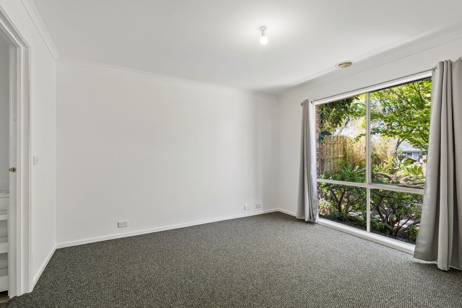 56 Cootamundra Avenue — photo 4 of 7
