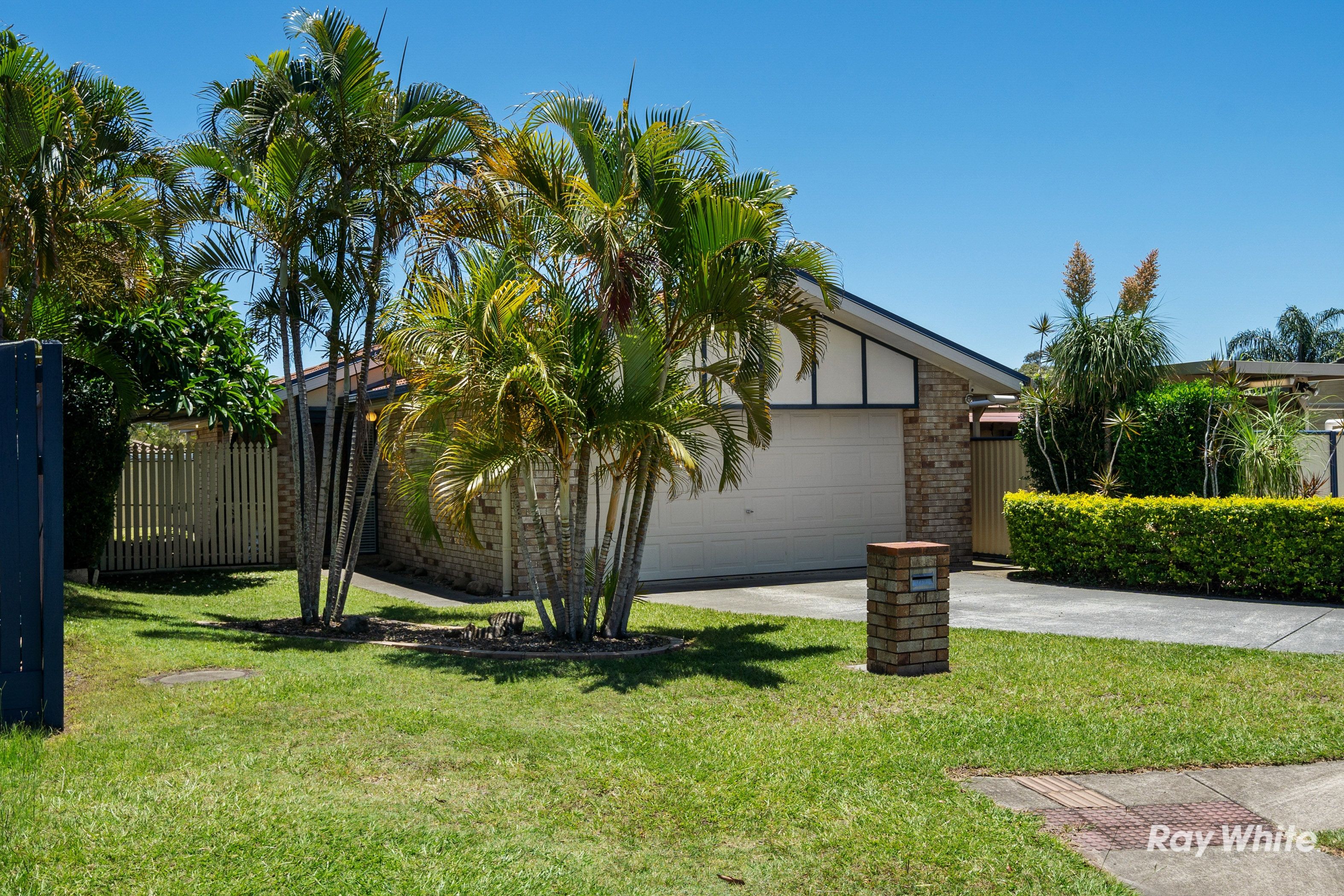 61 Bushland Drive, Regents Park, QLD 4118