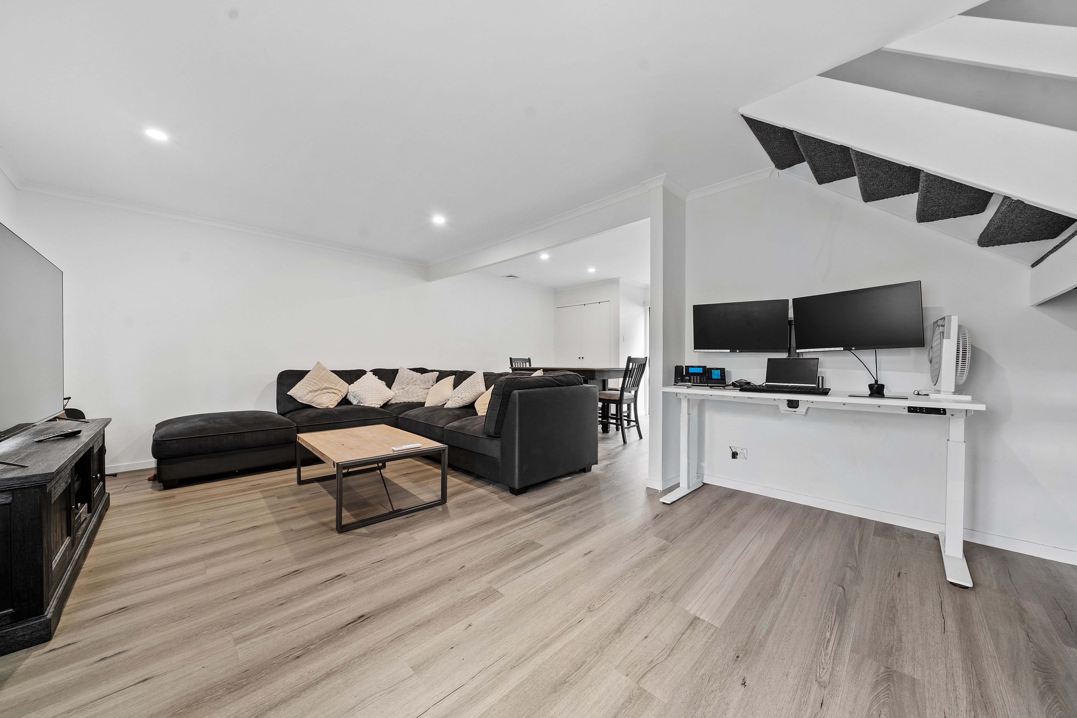 34/127 Barbaralla Drive — photo 3 of 21
