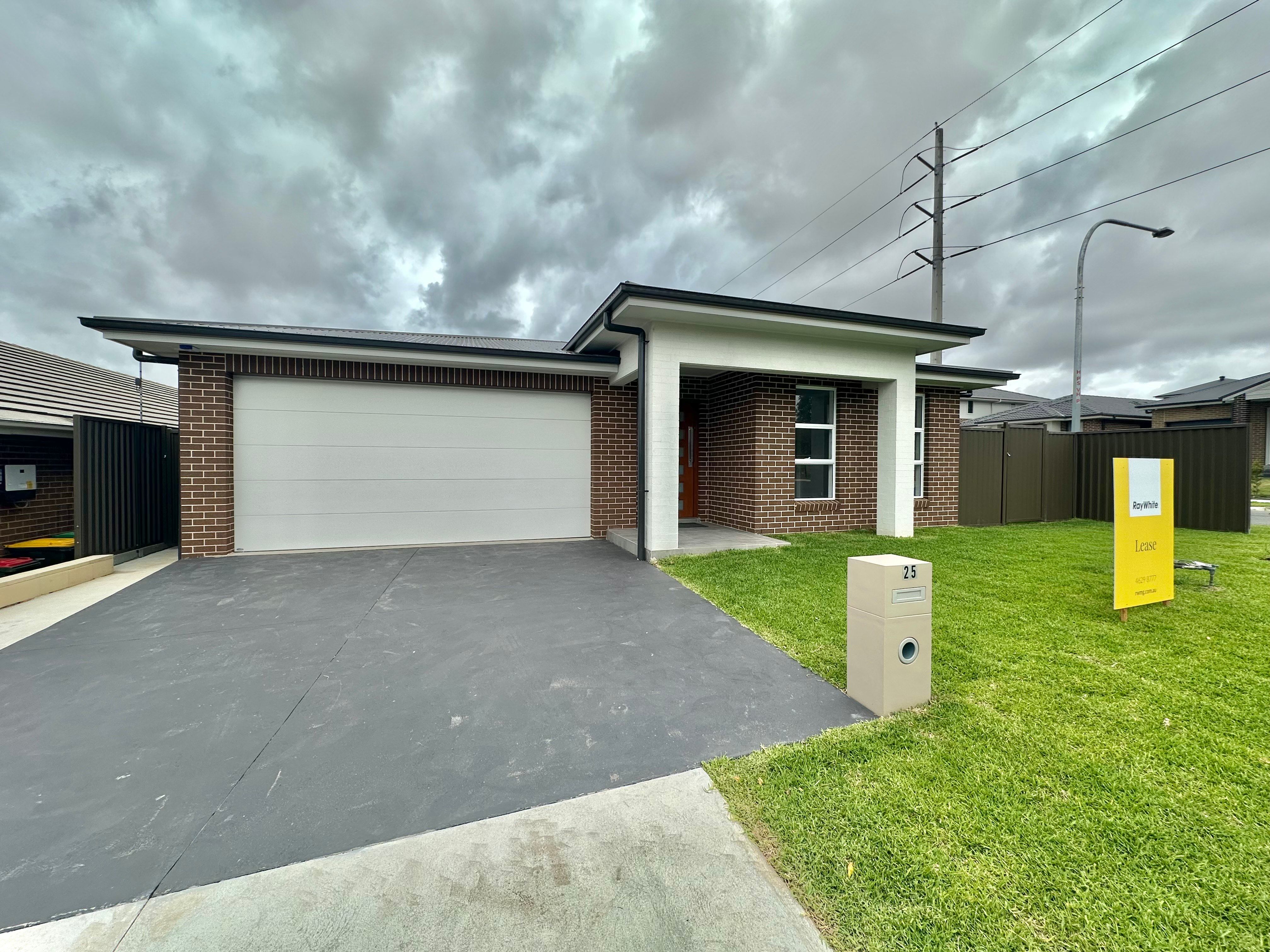 25 Warburn Street, GLEDSWOOD HILLS, NSW 2557