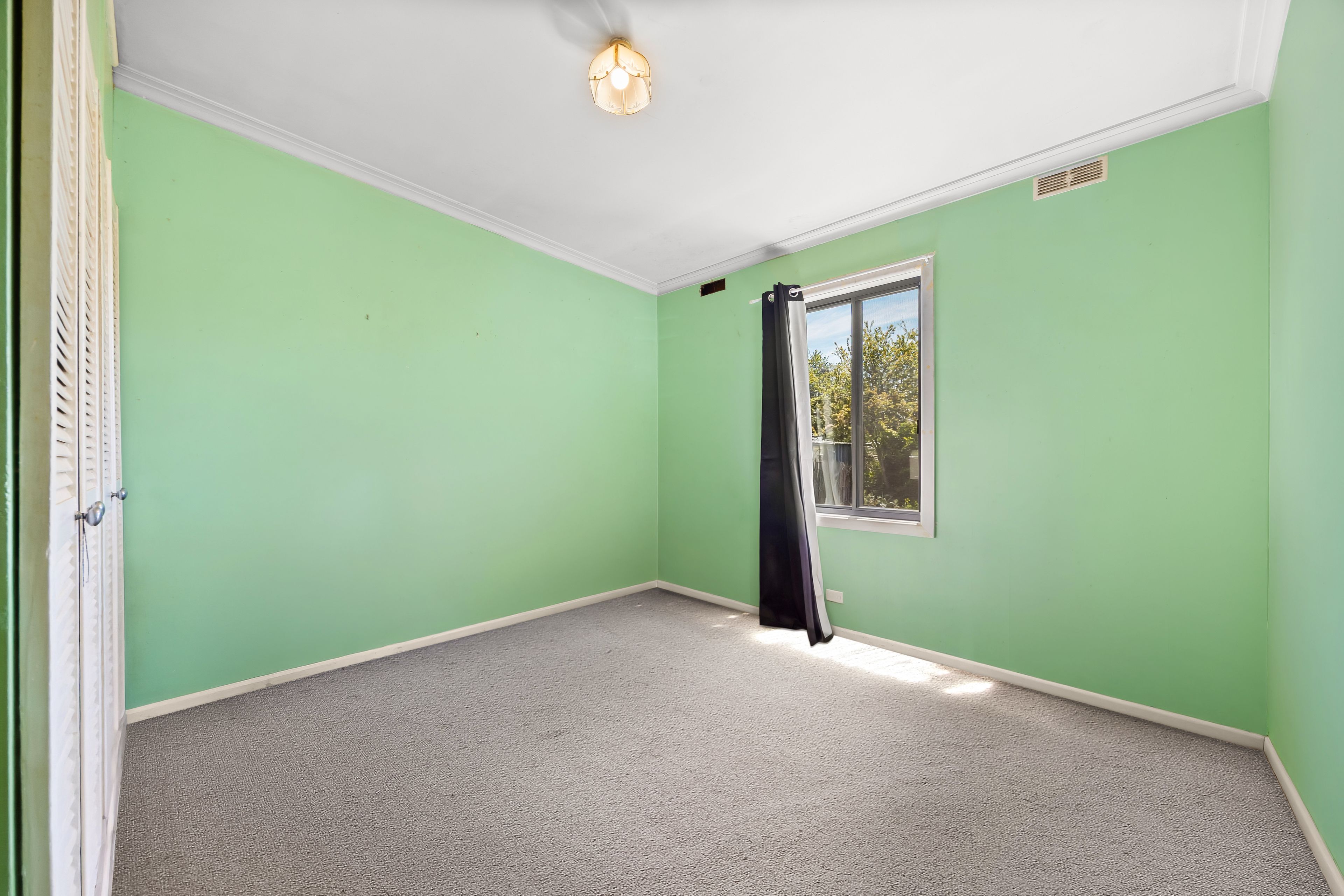 17 Laidlaw Street — photo 9 of 18
