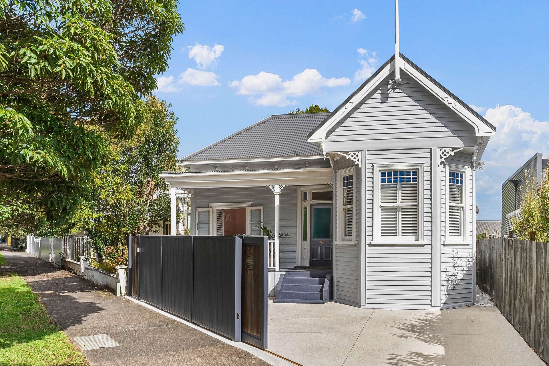 347 Richmond Road photo 0