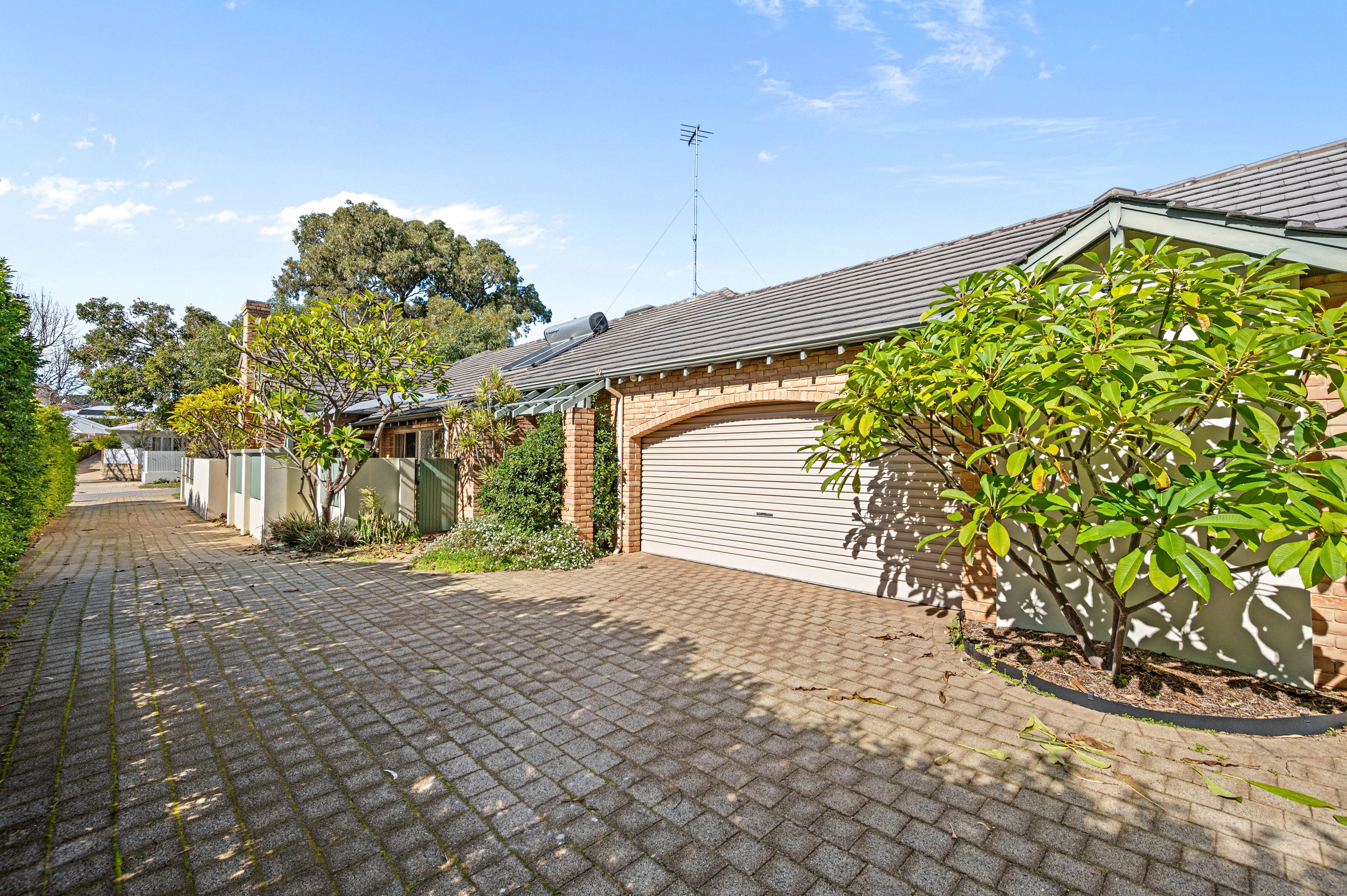 53 Bournemouth Crescent — photo 2 of 19