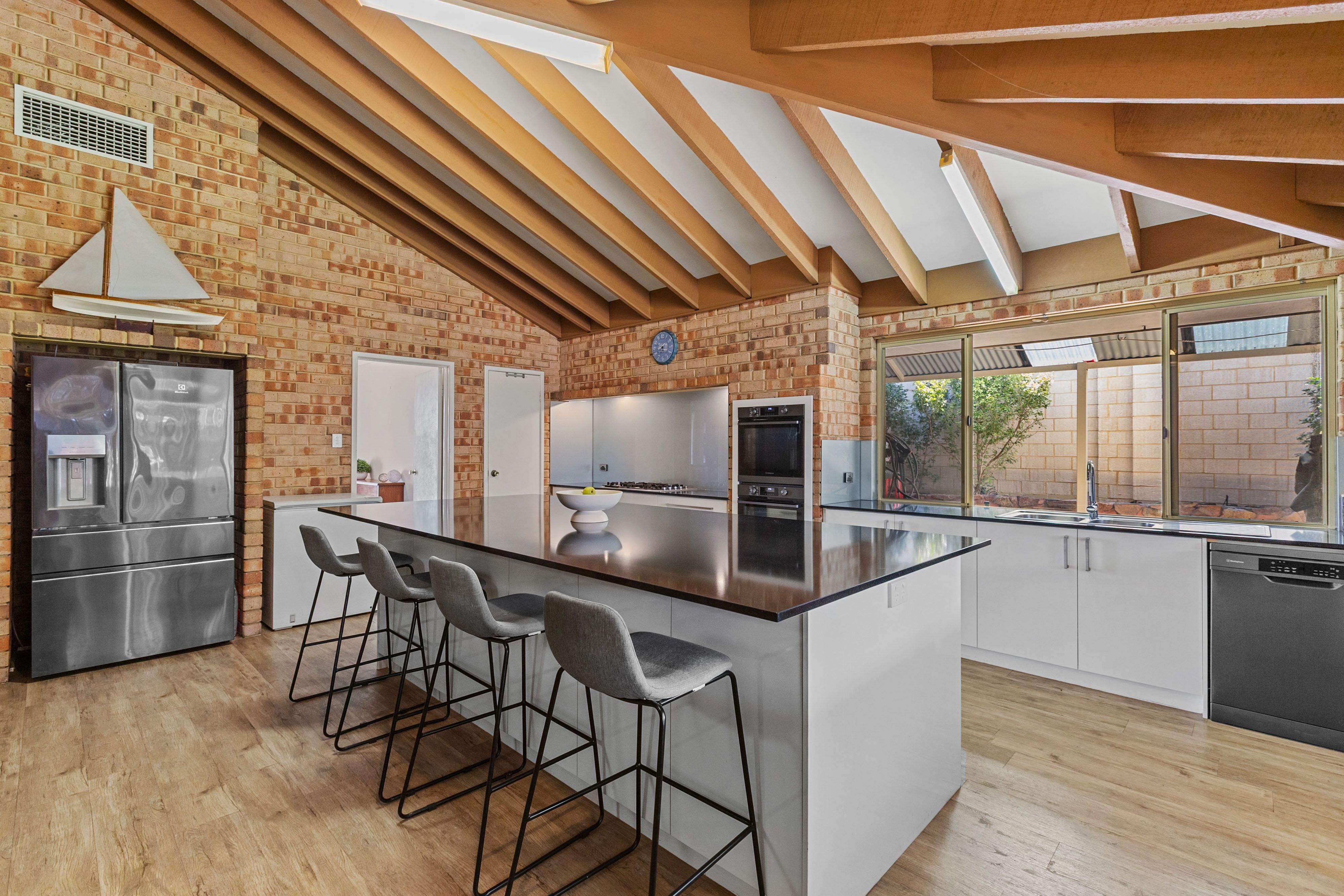 8 Biscay Road — photo 3 of 25