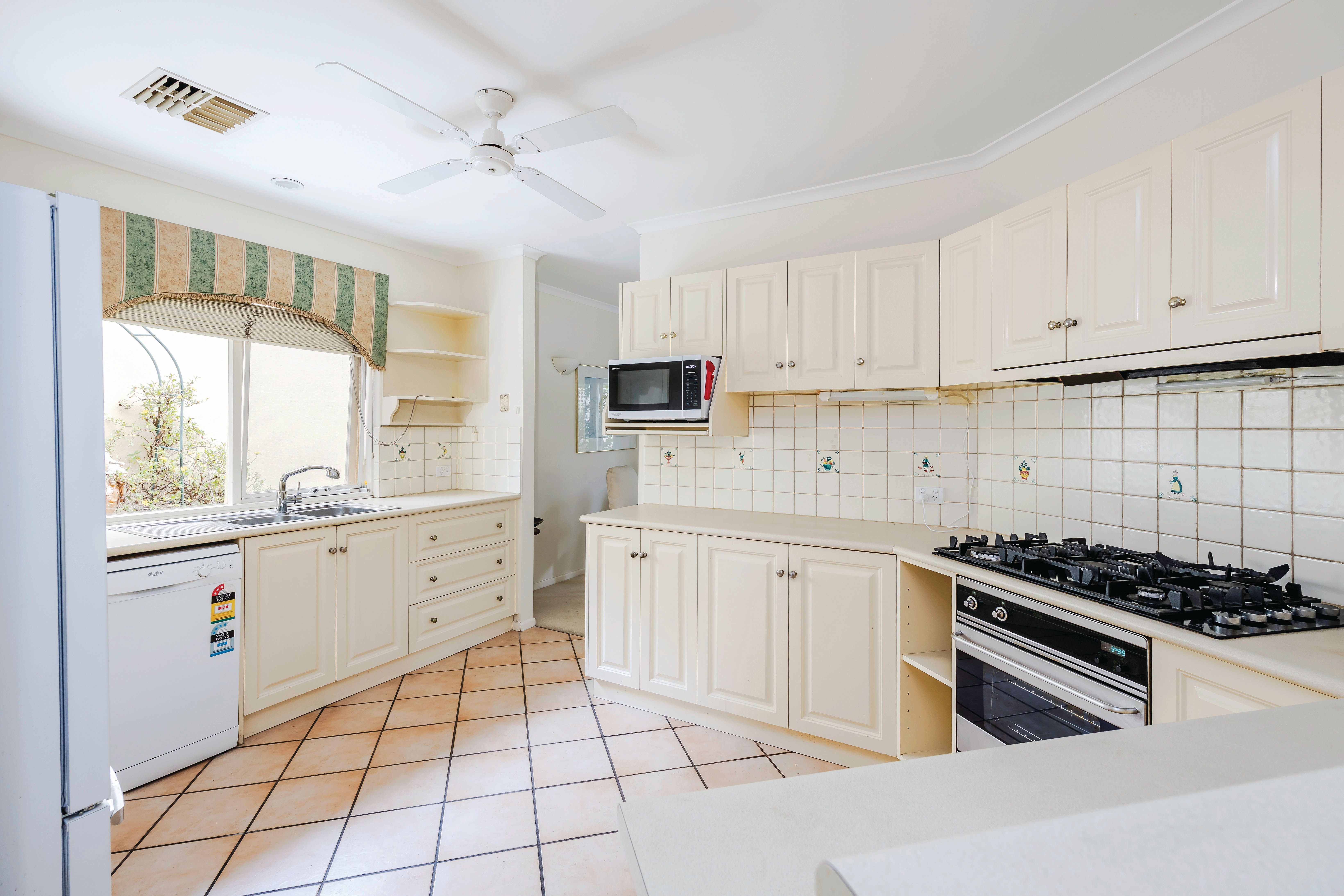 34b Alfreda Street — photo 9 of 30