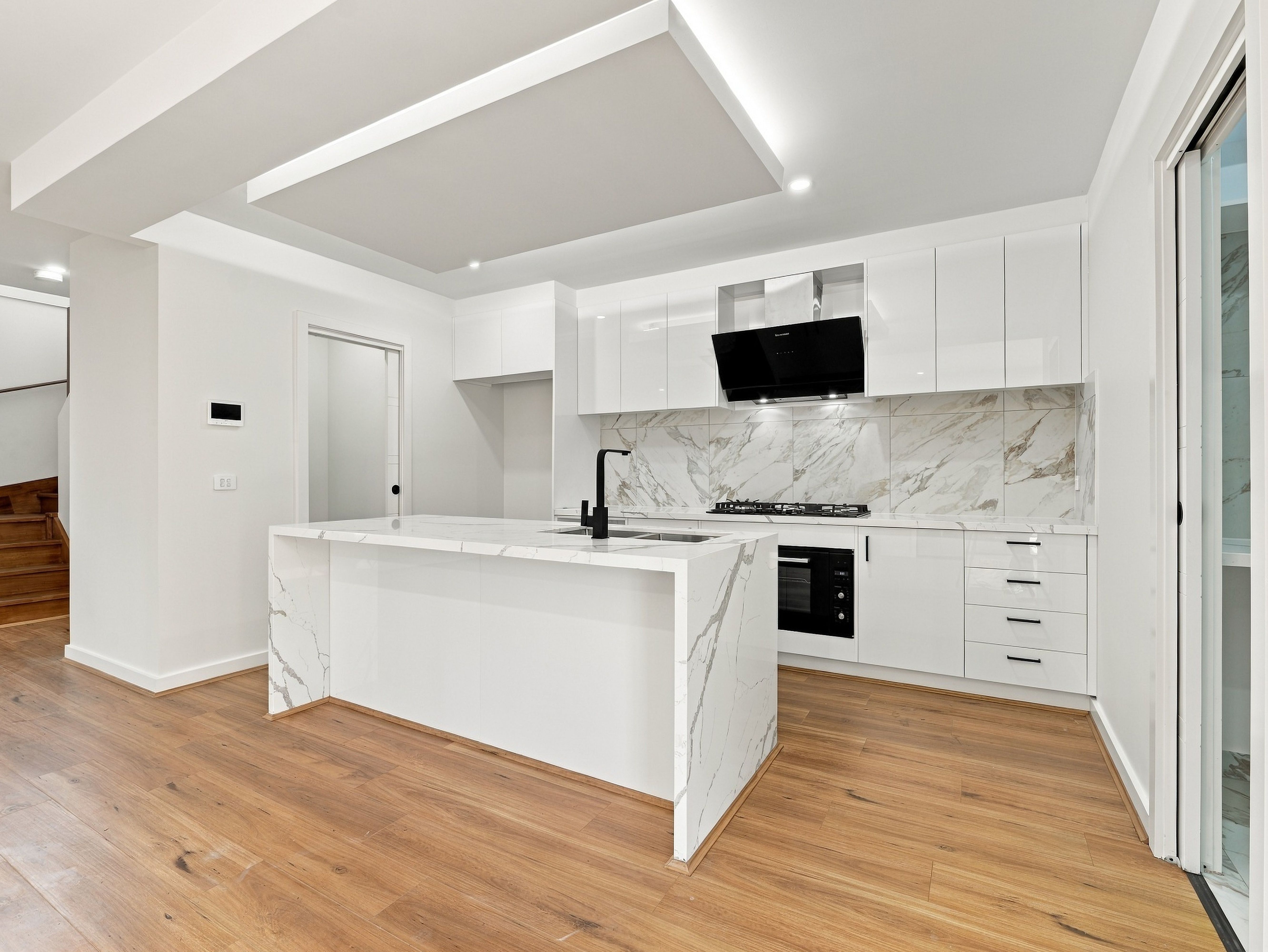 1/10 Davern Court — photo 4 of 27