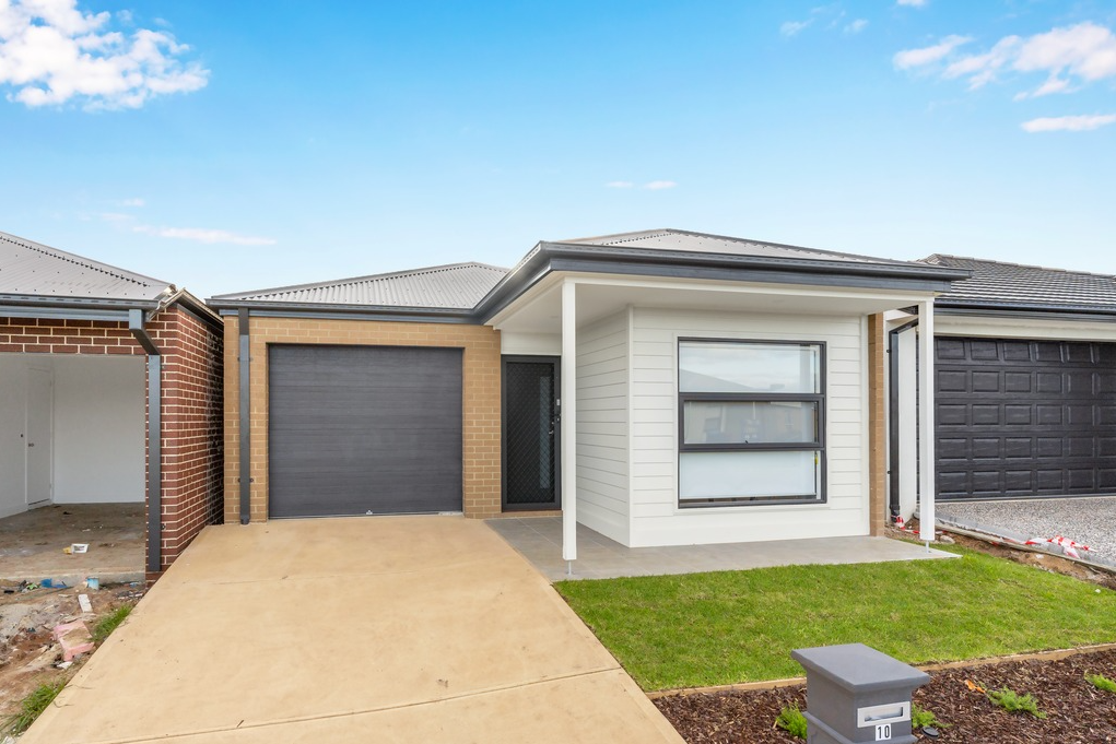 10 Lahore Close, Mount Cottrell, VIC 3024