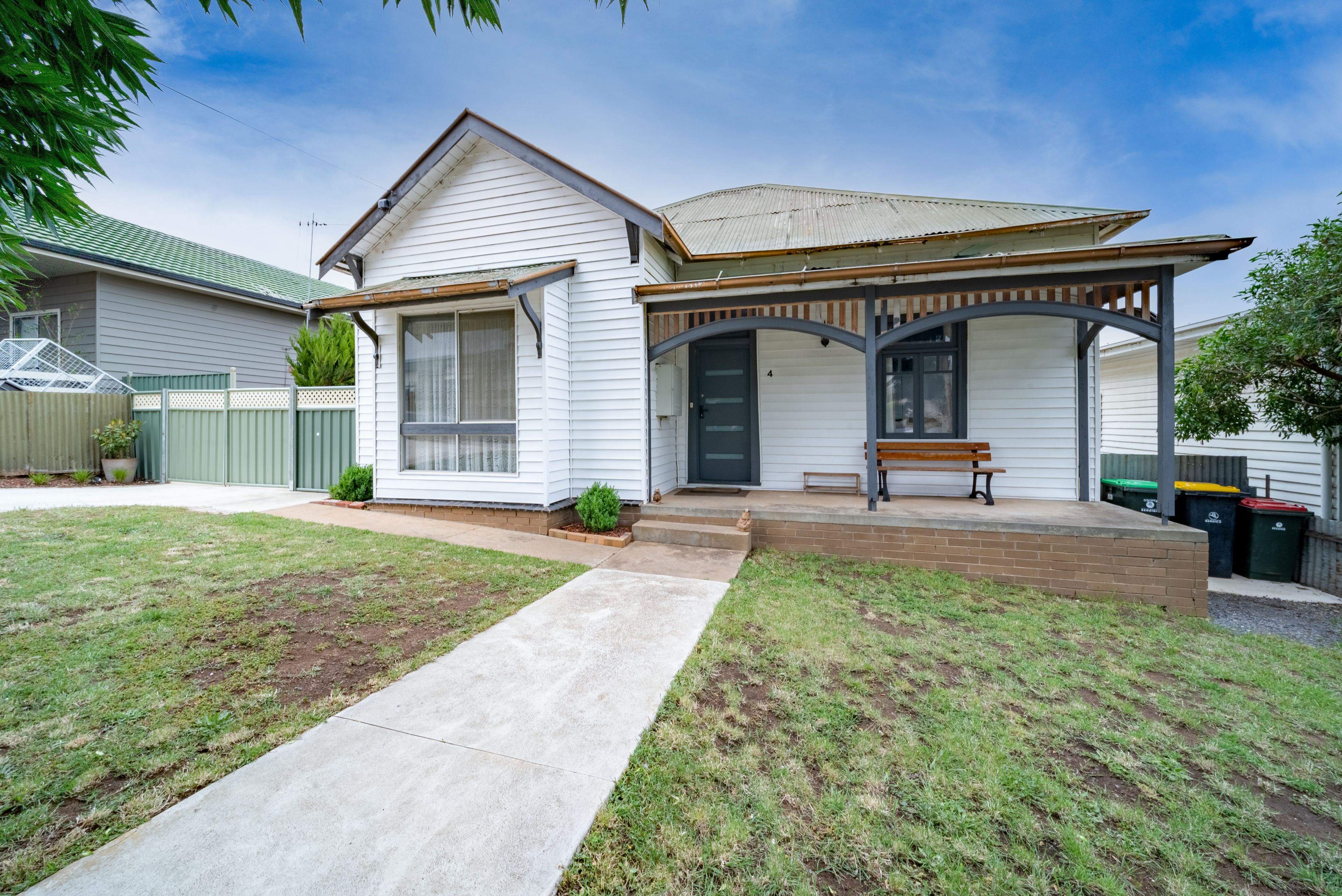 4 Wilson Street, Sailors Gully, VIC 3556