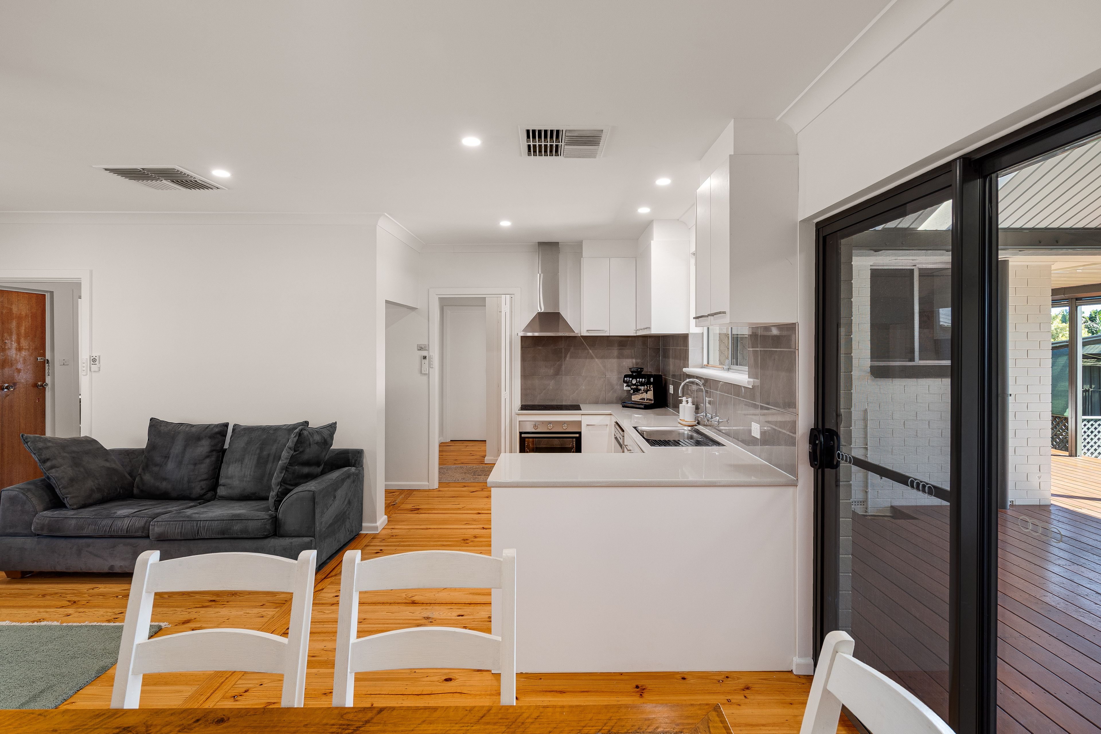 16 Graham Avenue — photo 7 of 24