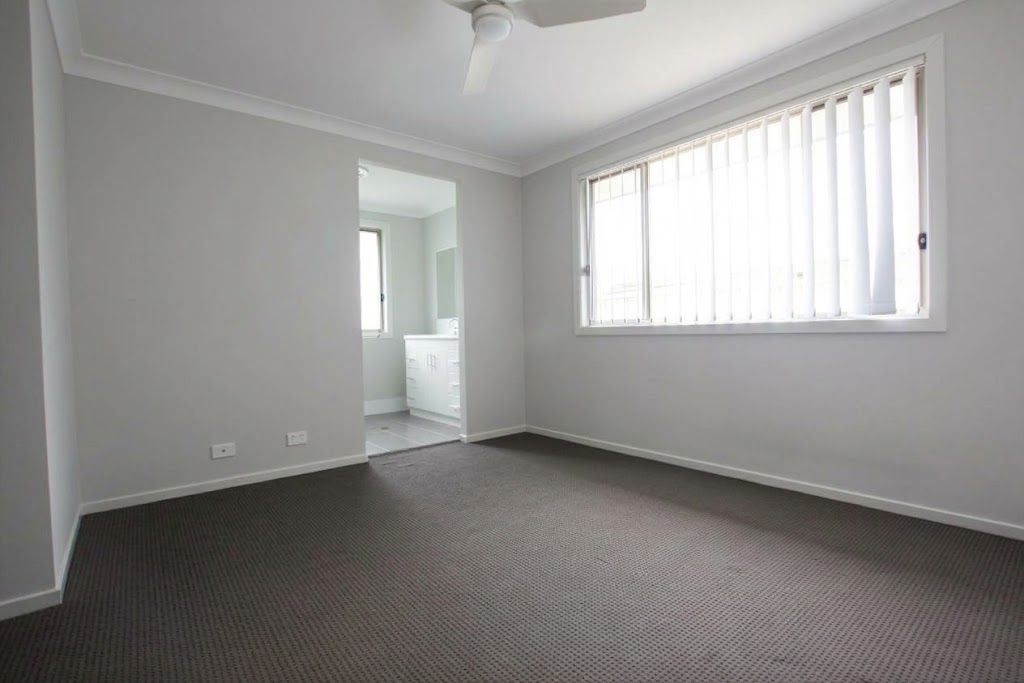 29 Kingsman Avenue — photo 5 of 9