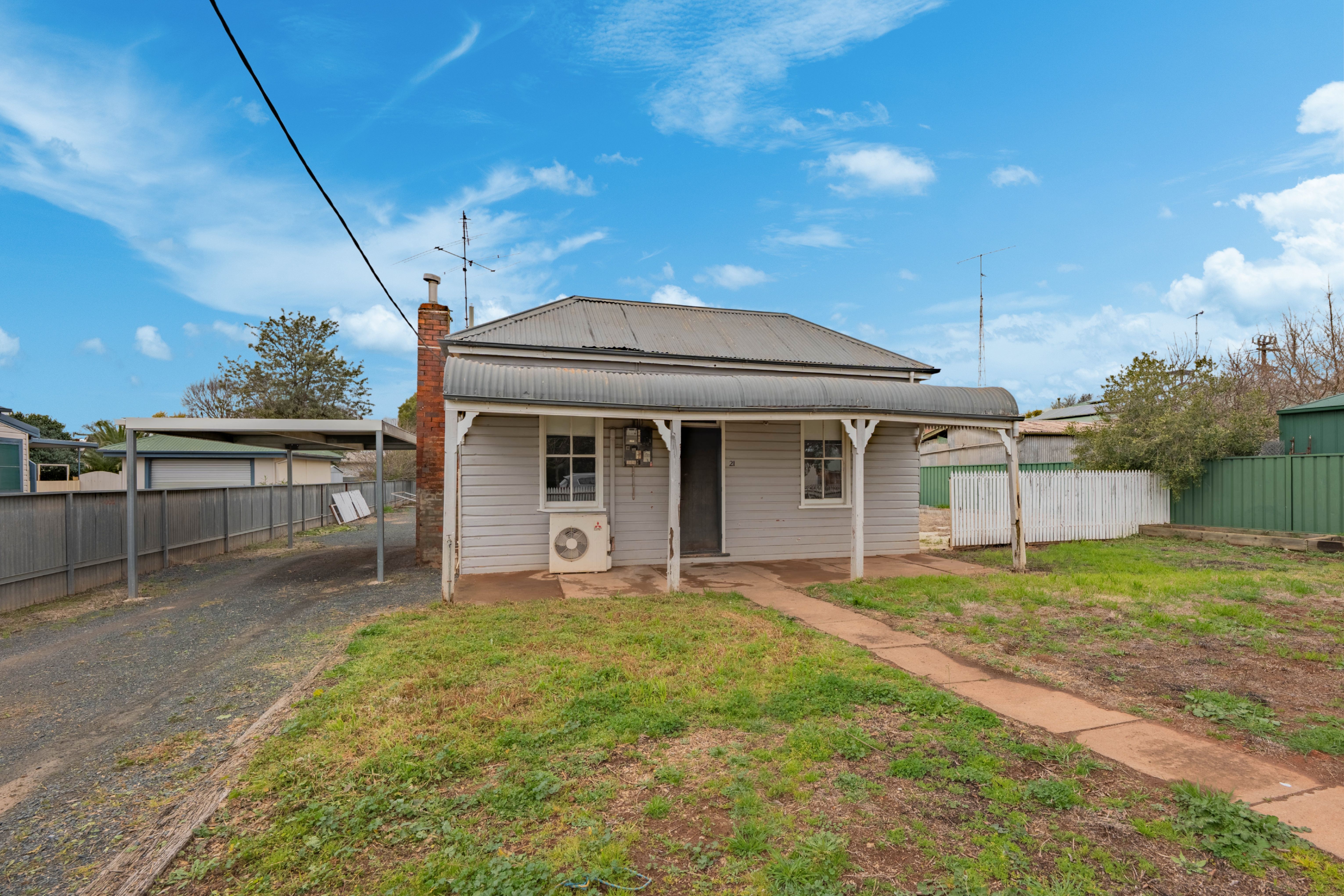 21 Maitland Street — photo from Ray White Parkes