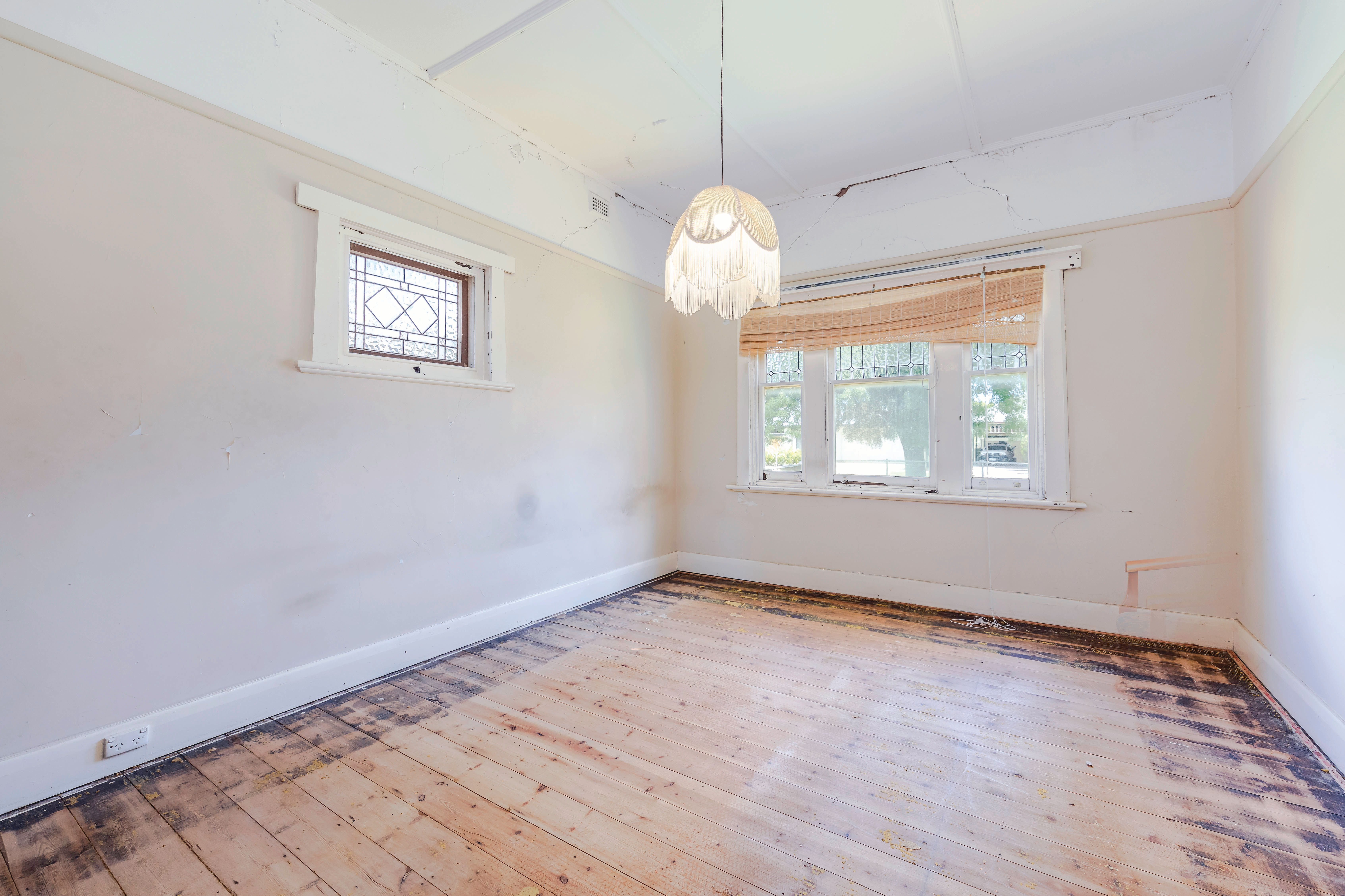 54 Canterbury Avenue — photo 10 of 27