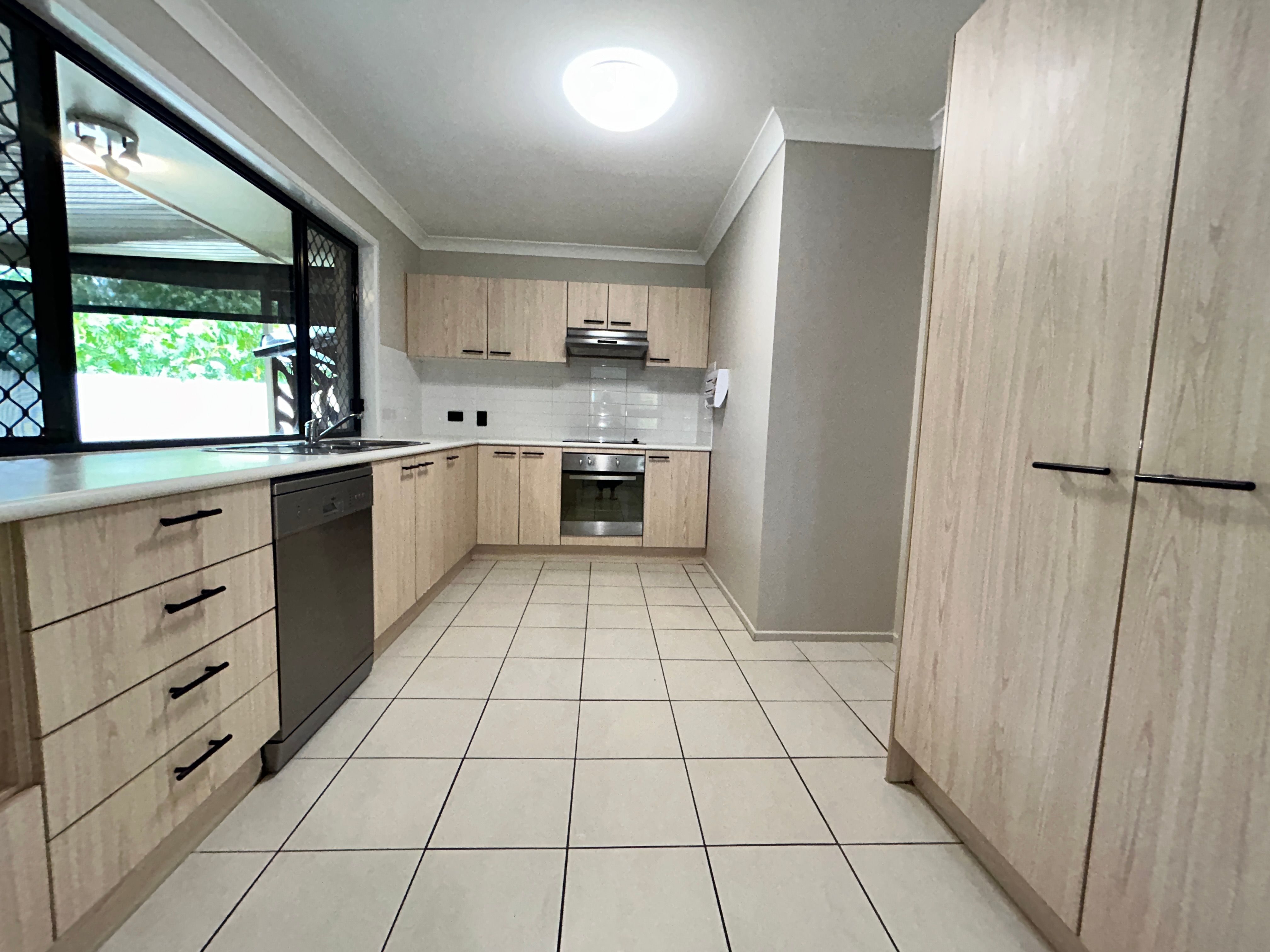 73 Hollywood Avenue — photo 7 of 30
