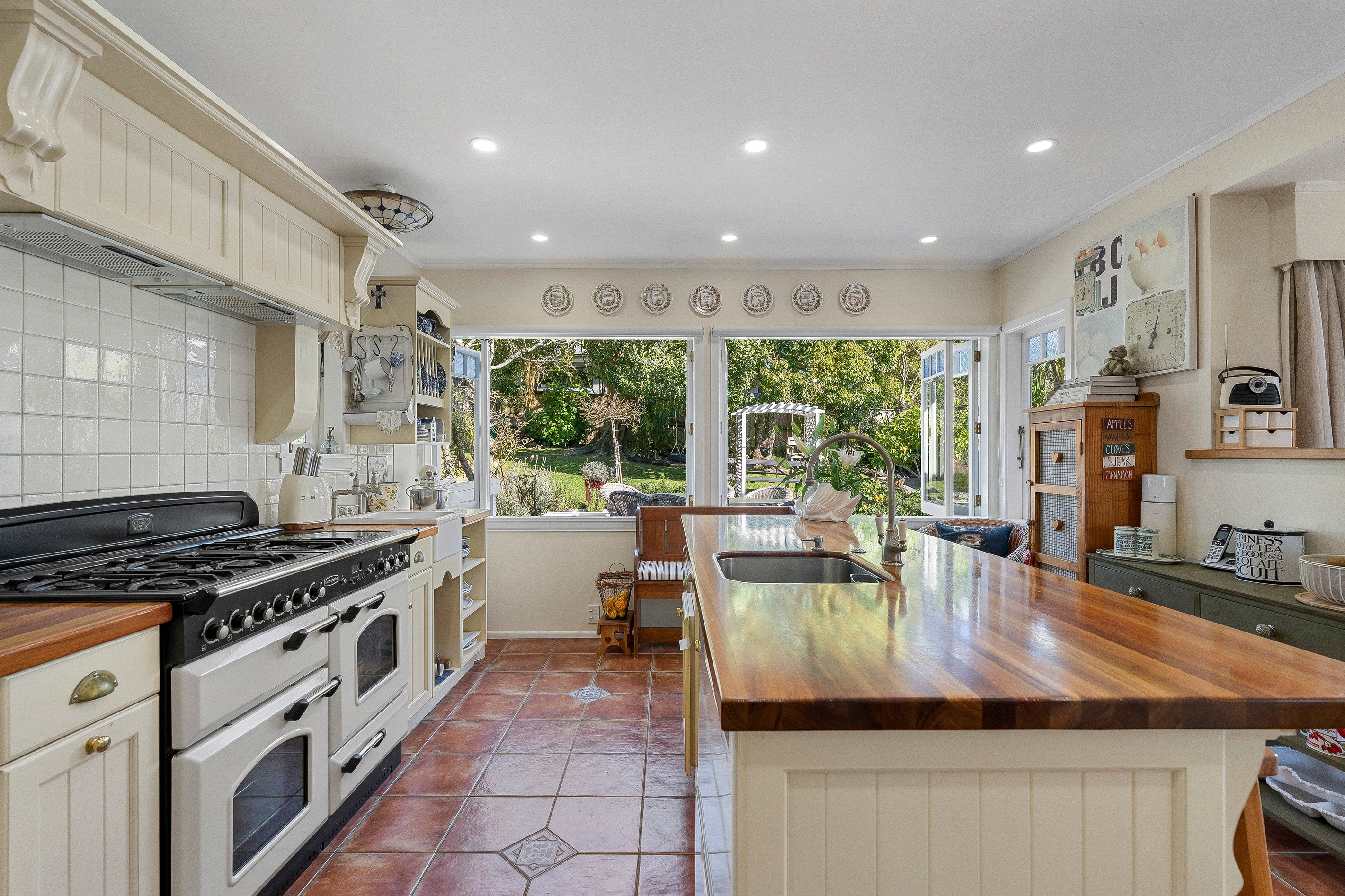 24 Lyons Avenue, Murrays Bay, North Shore City