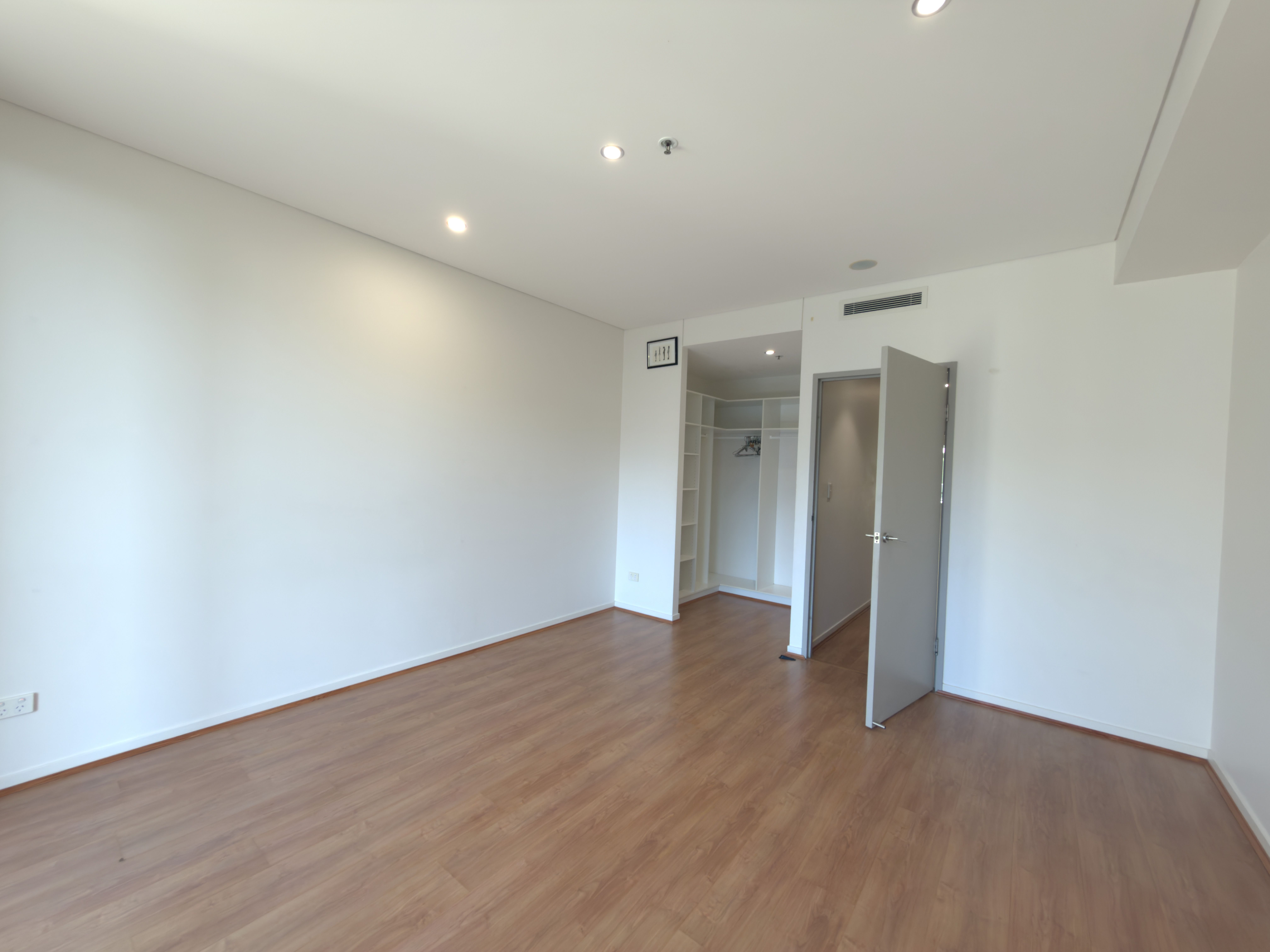510B/8 Bourke Street — photo 12 of 13