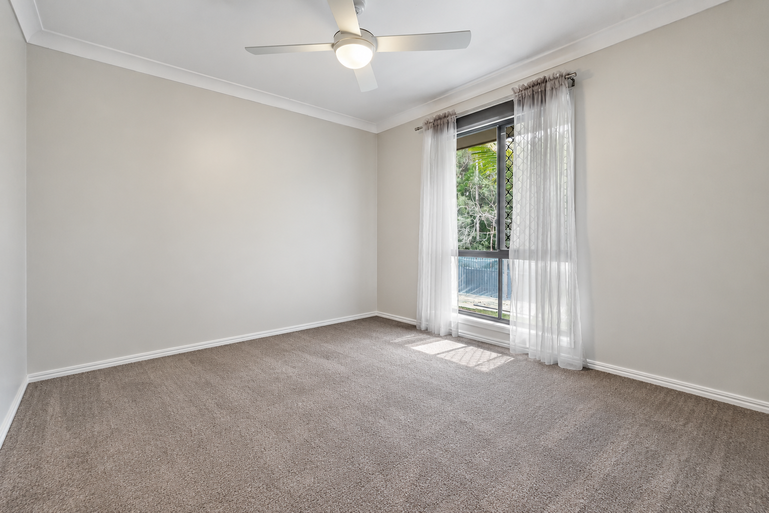 16 Canterbury Close — photo 11 of 17