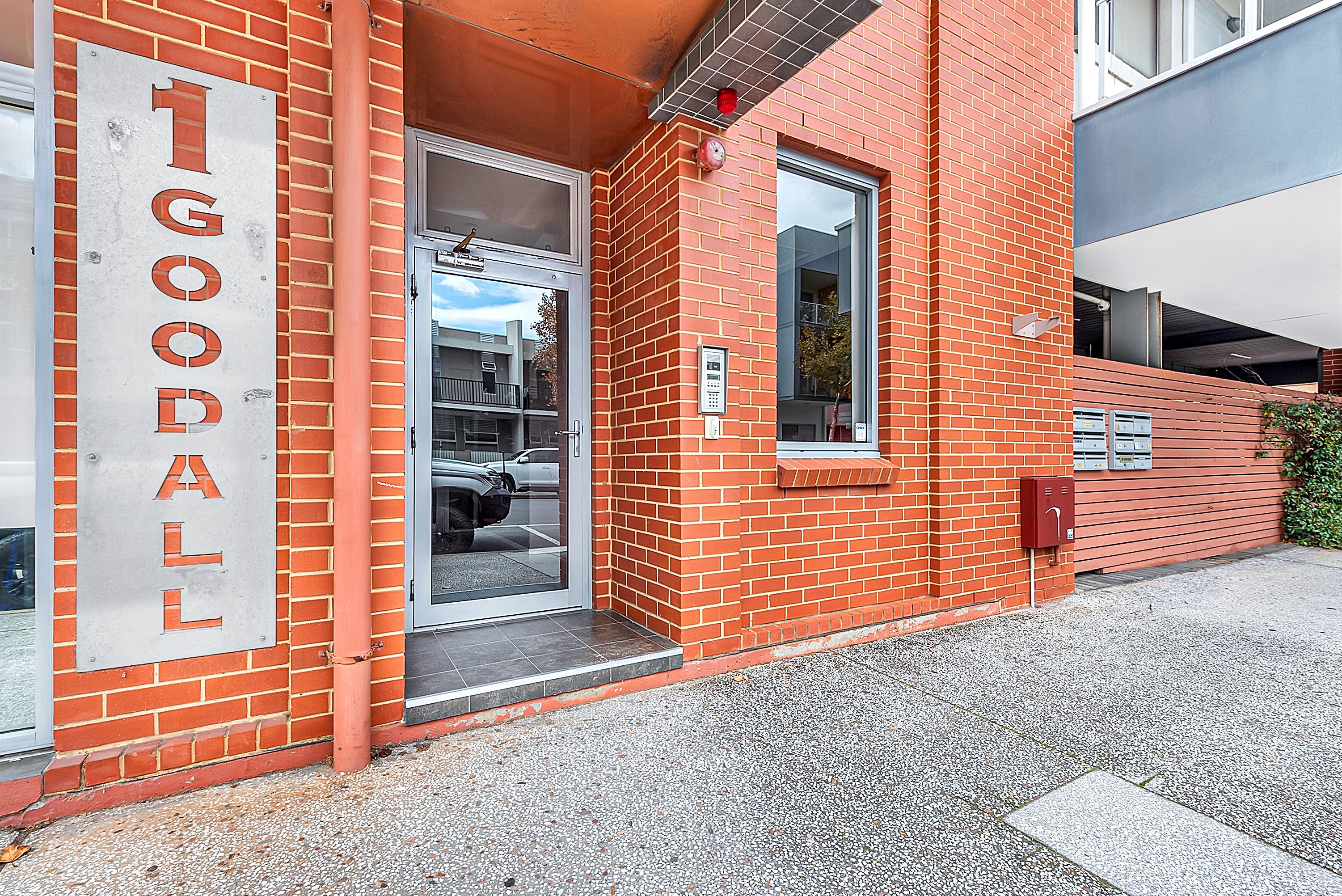 8/1-3 Goodall Parade — photo 11 of 11