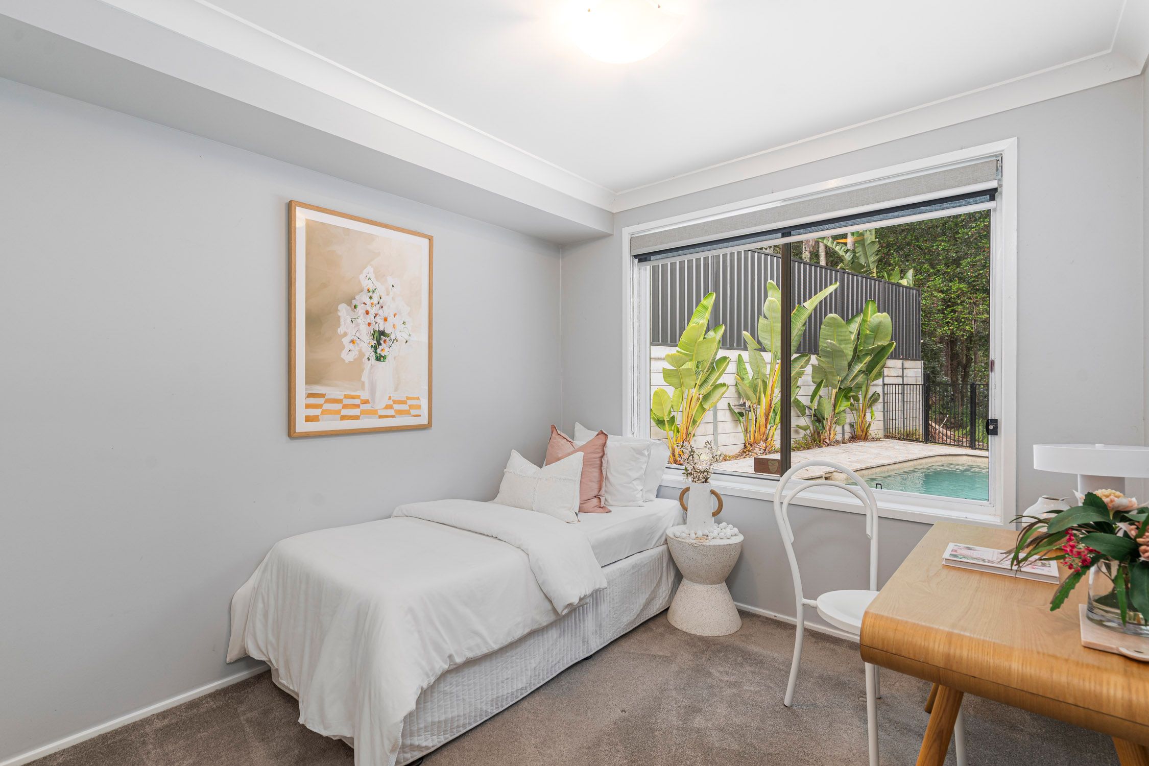 12 Sandringham Close — photo 18 of 18