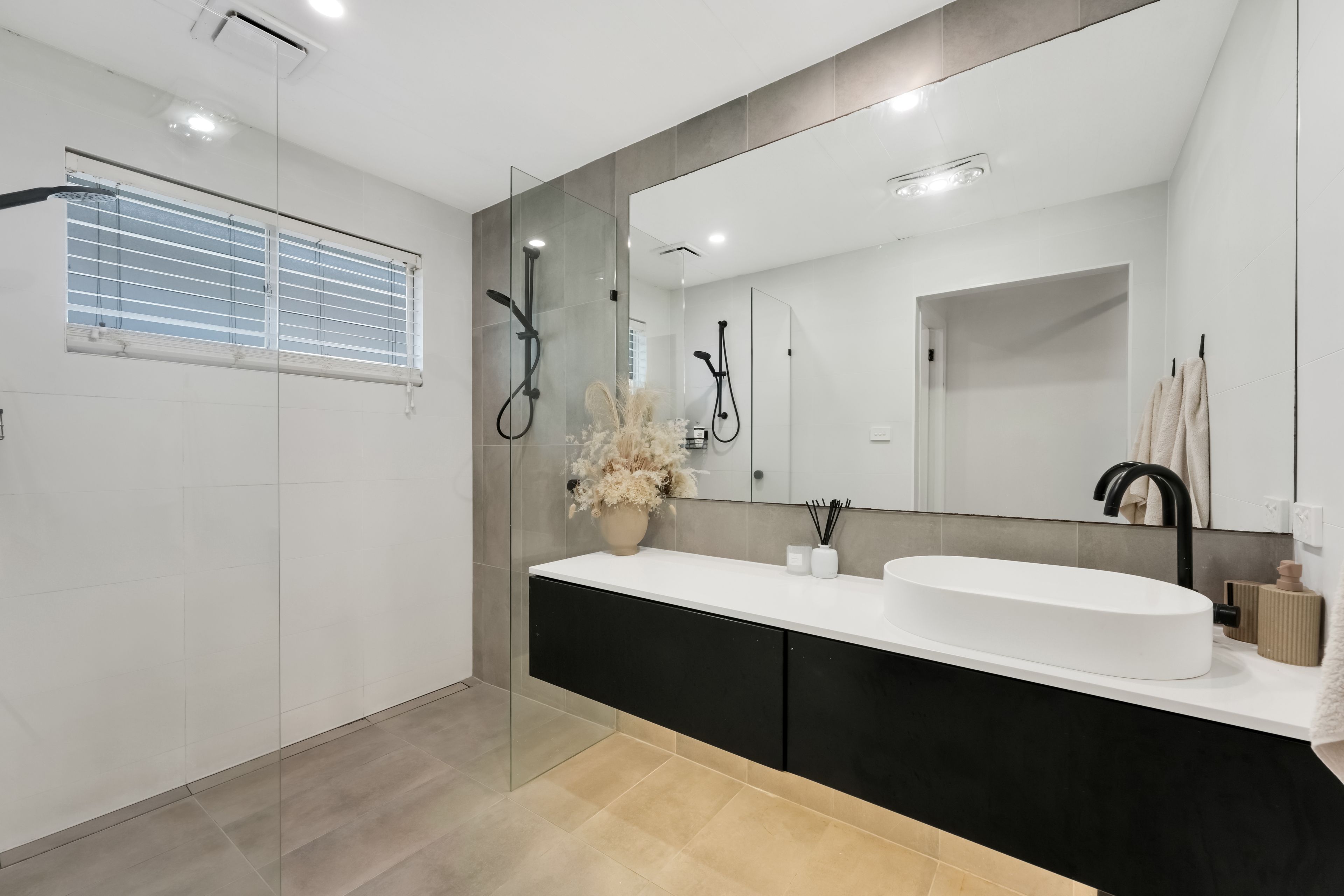 124 Kincumber Crescent — photo 11 of 19
